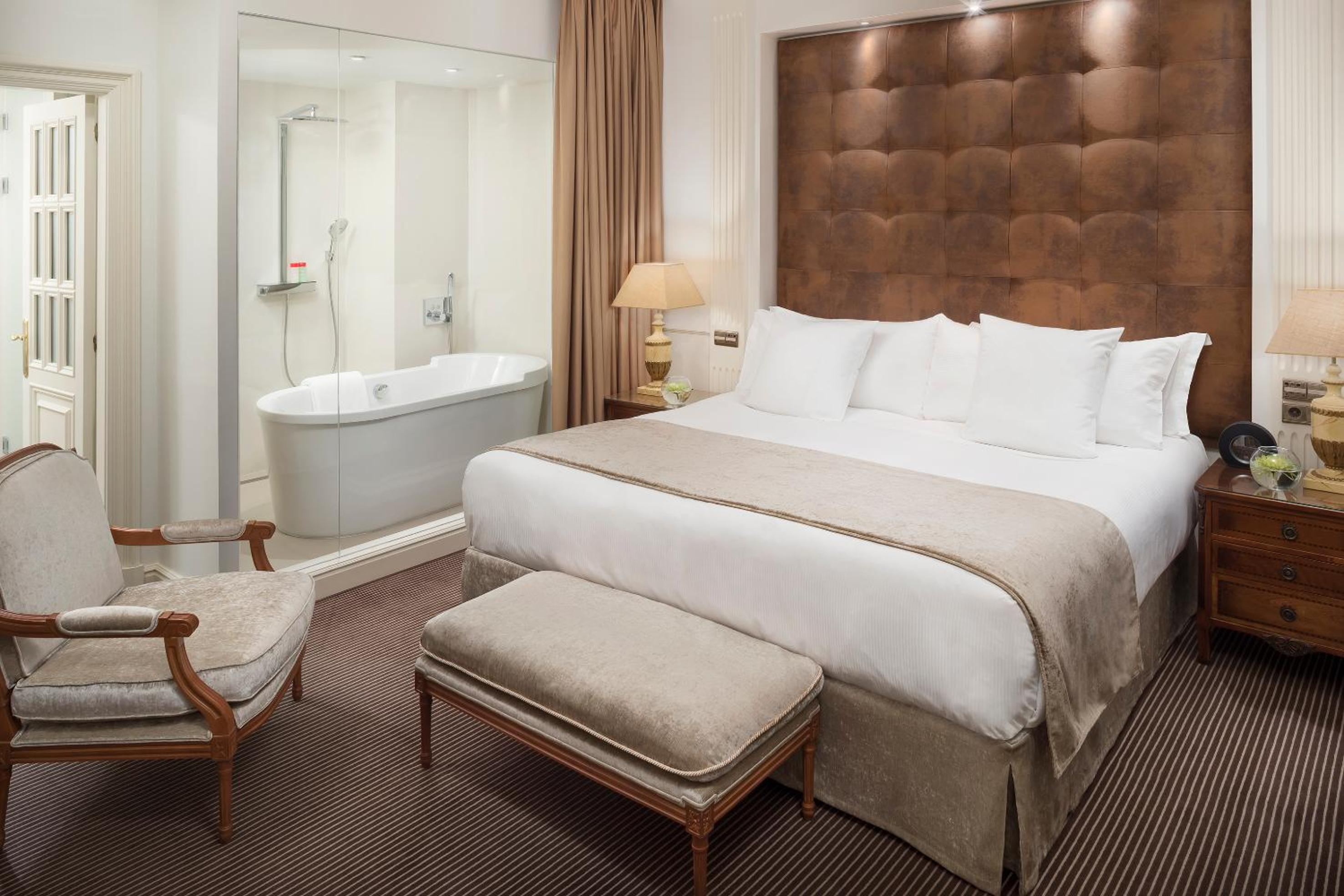 Two-Bedroom Suite Red Level