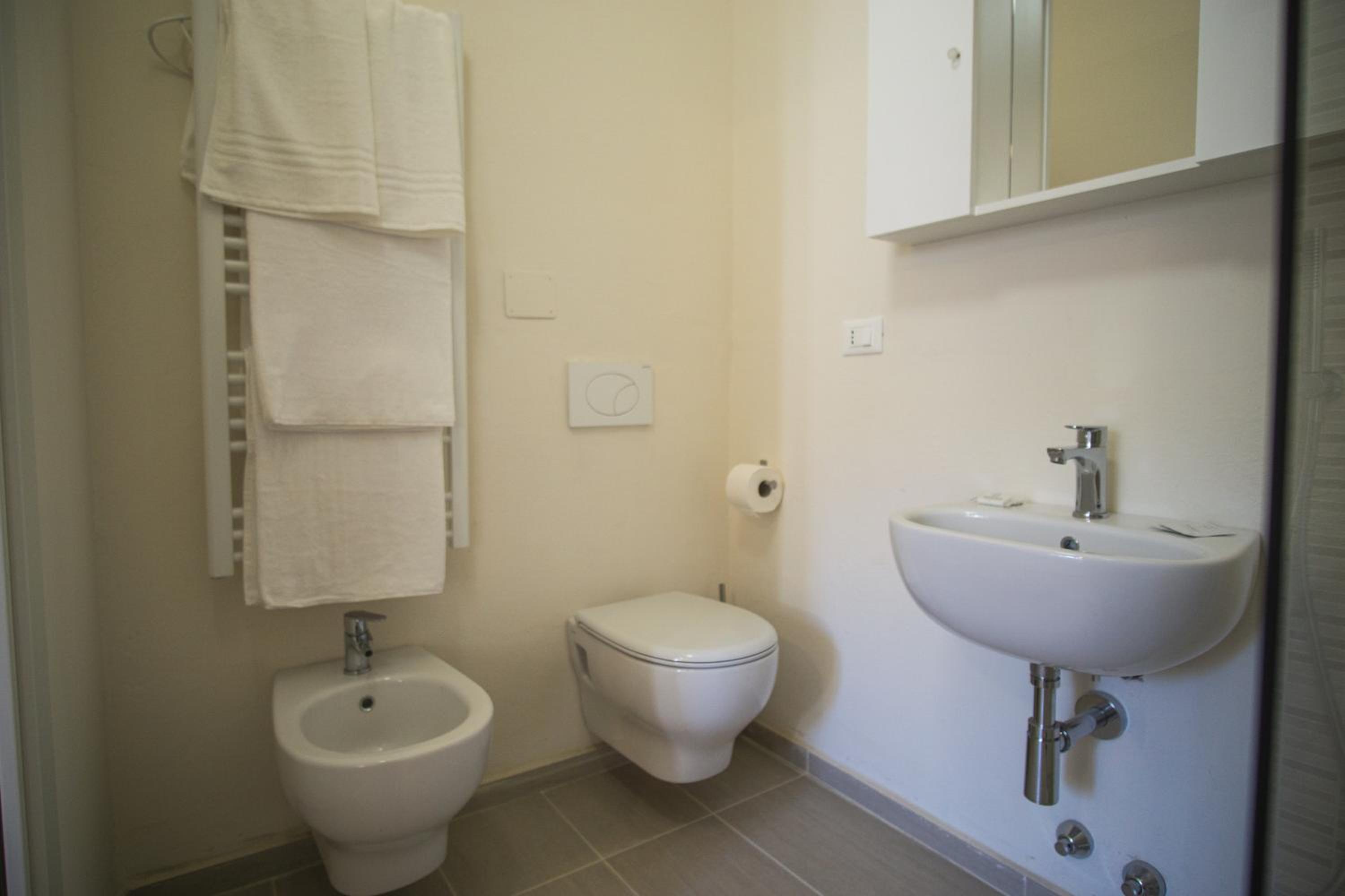 Double Room - Photo 10
