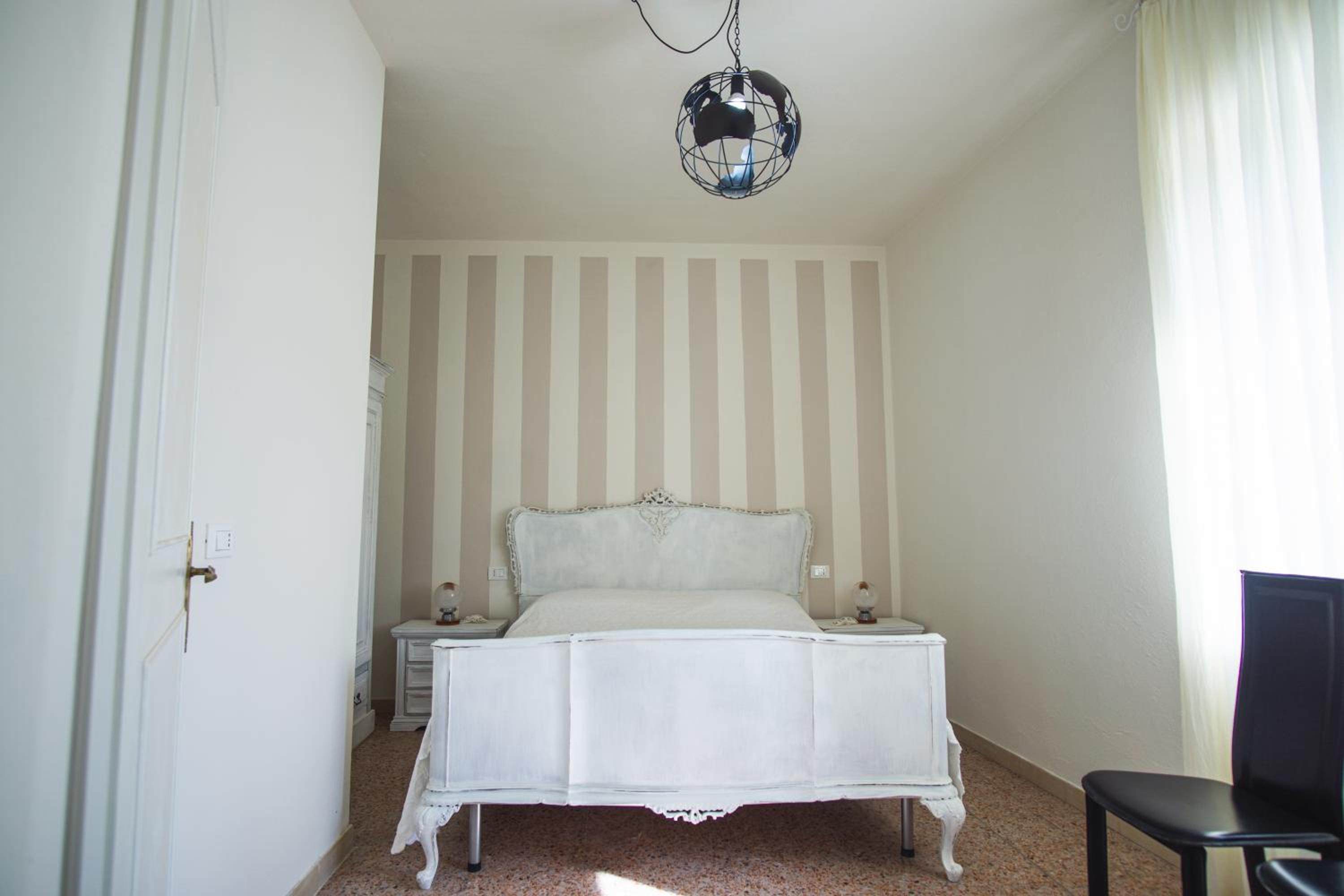 Double Room - Photo 2