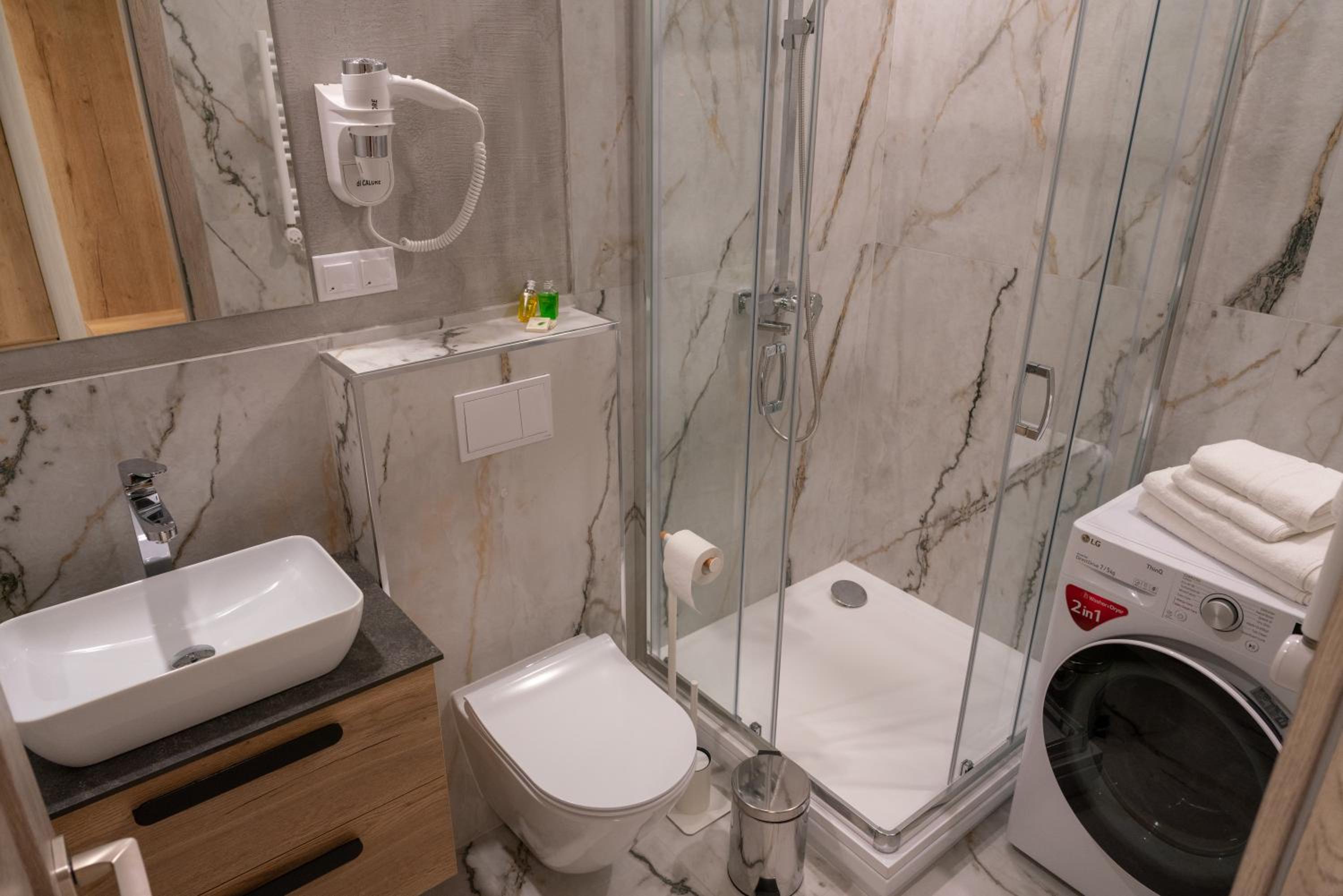 Studio Apartment - Photo 4