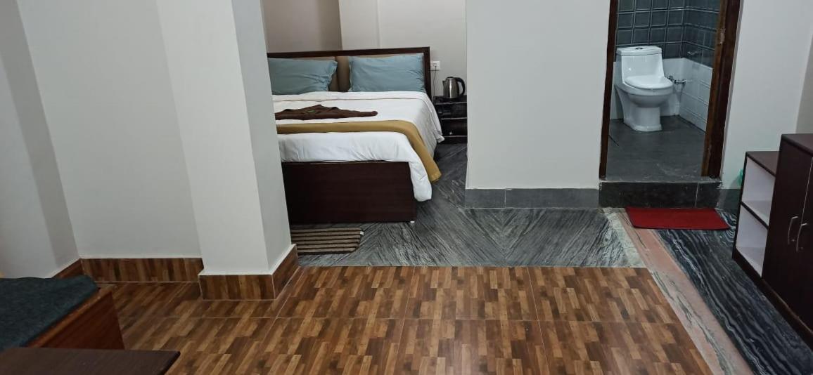 Deluxe Double Room - Photo 12