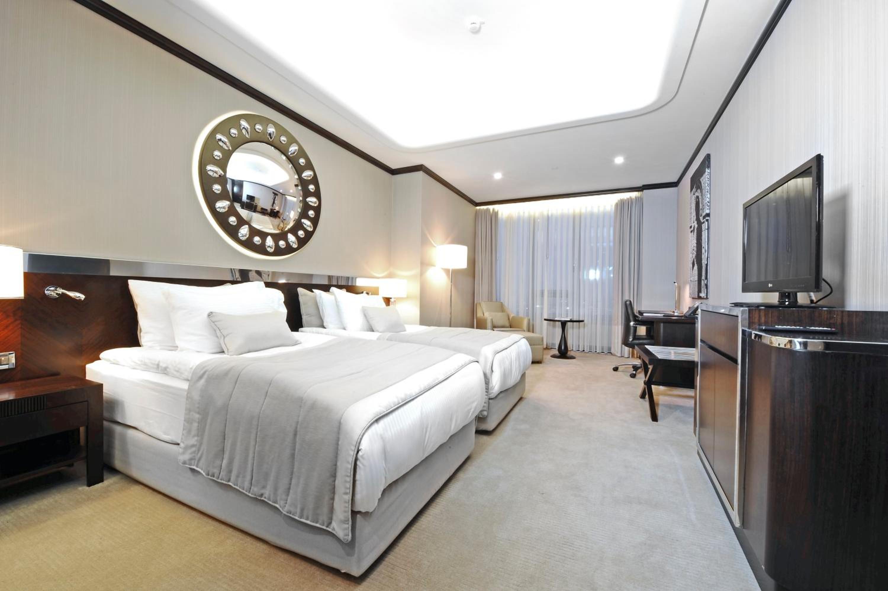Standard Twin Room with City View