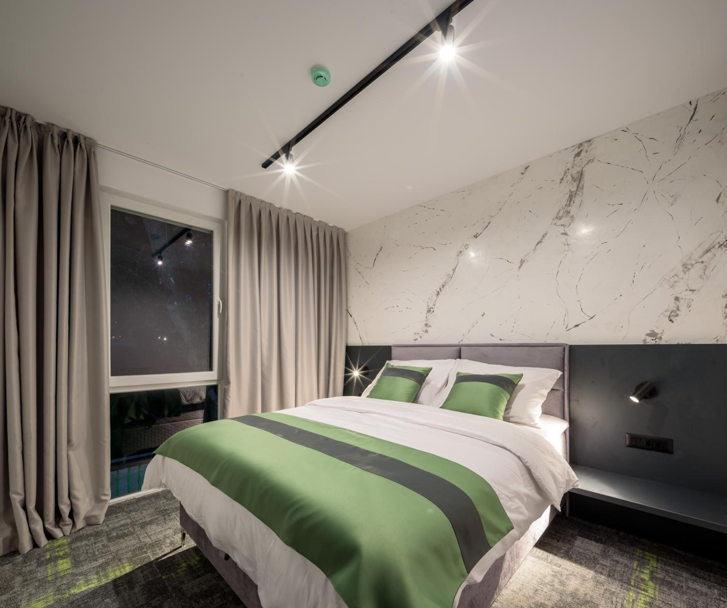 One-Bedroom Apartment - Photo 2