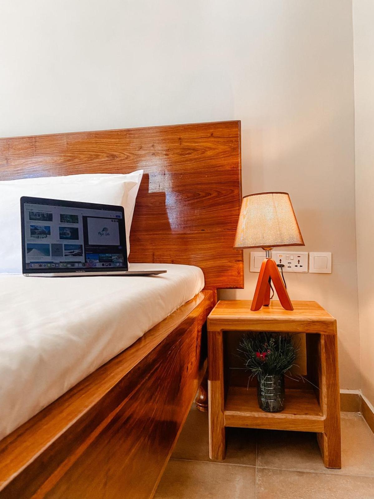 Suite with Balcony and Partial Sea View - Photo 3