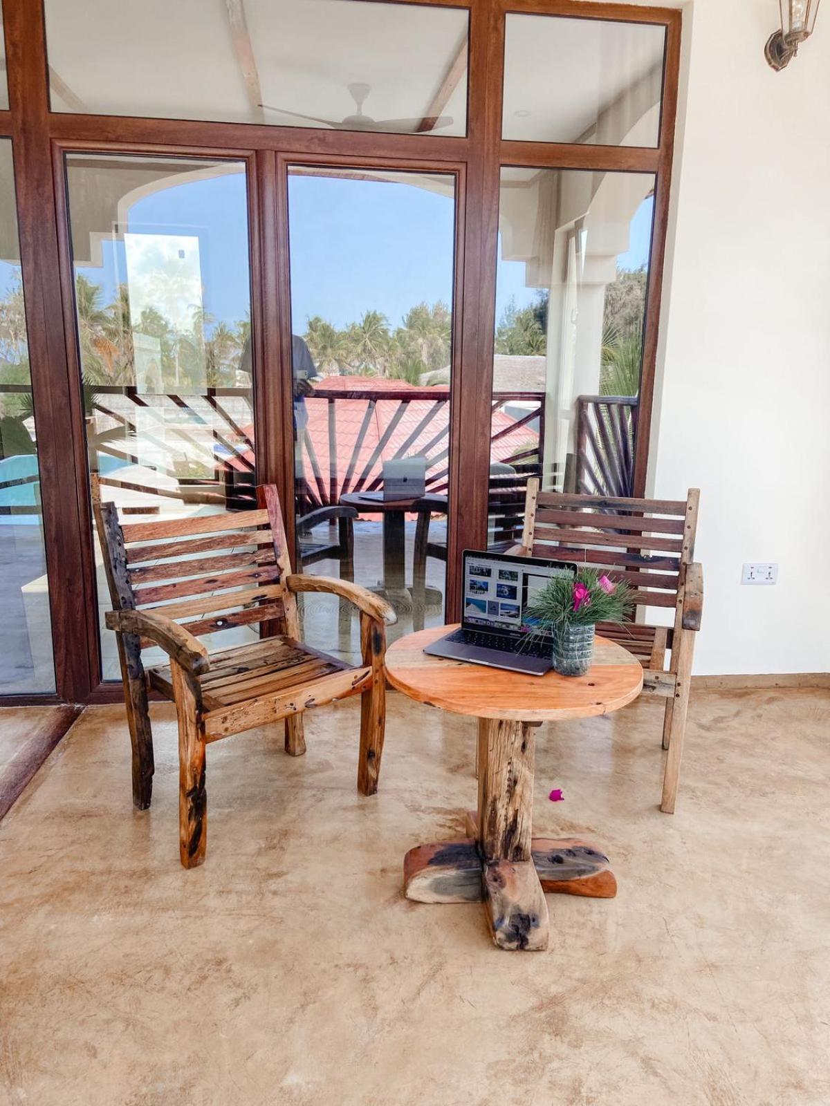 Suite with Balcony and Partial Sea View - Photo 5