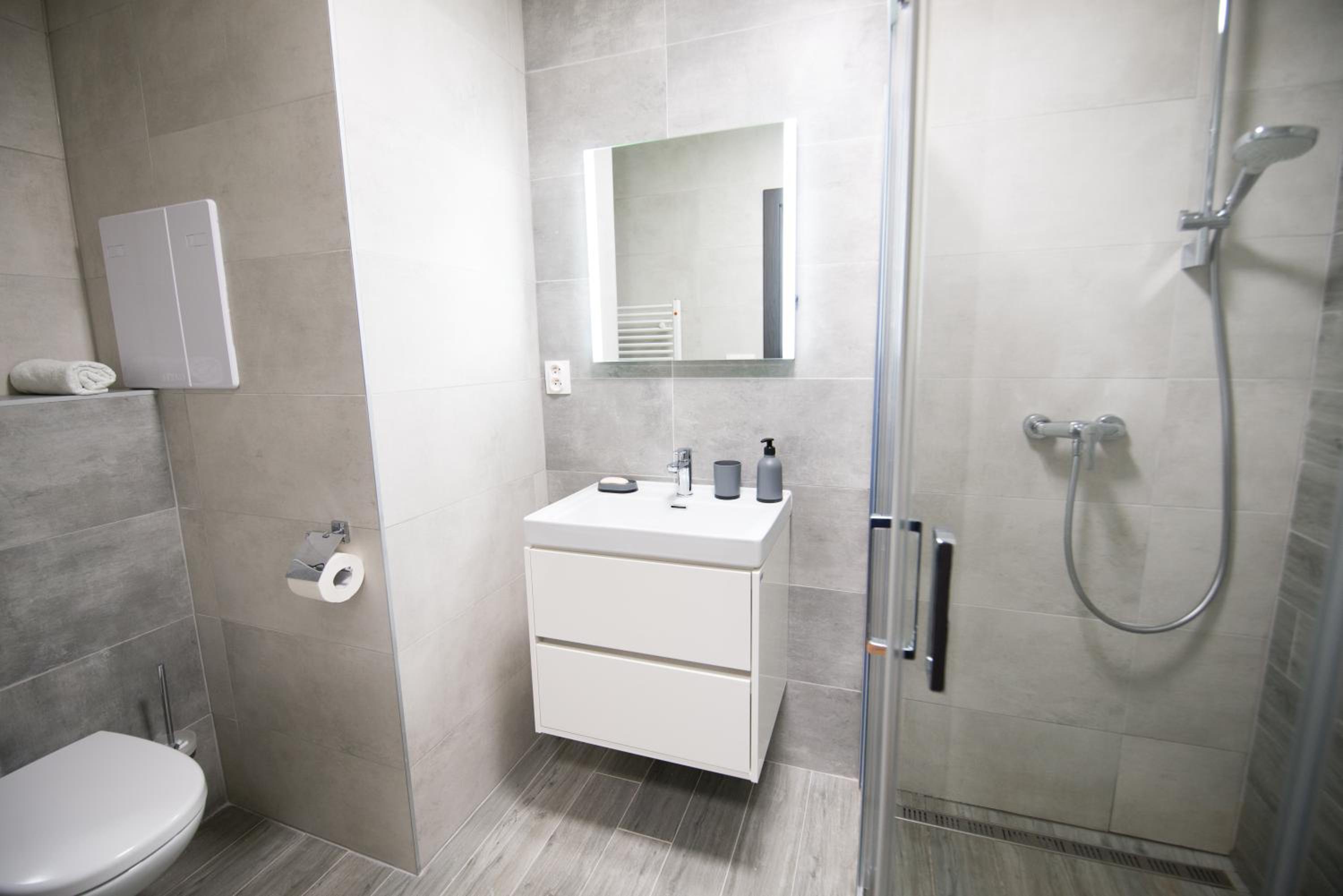 One-Bedroom Apartment - Photo 6