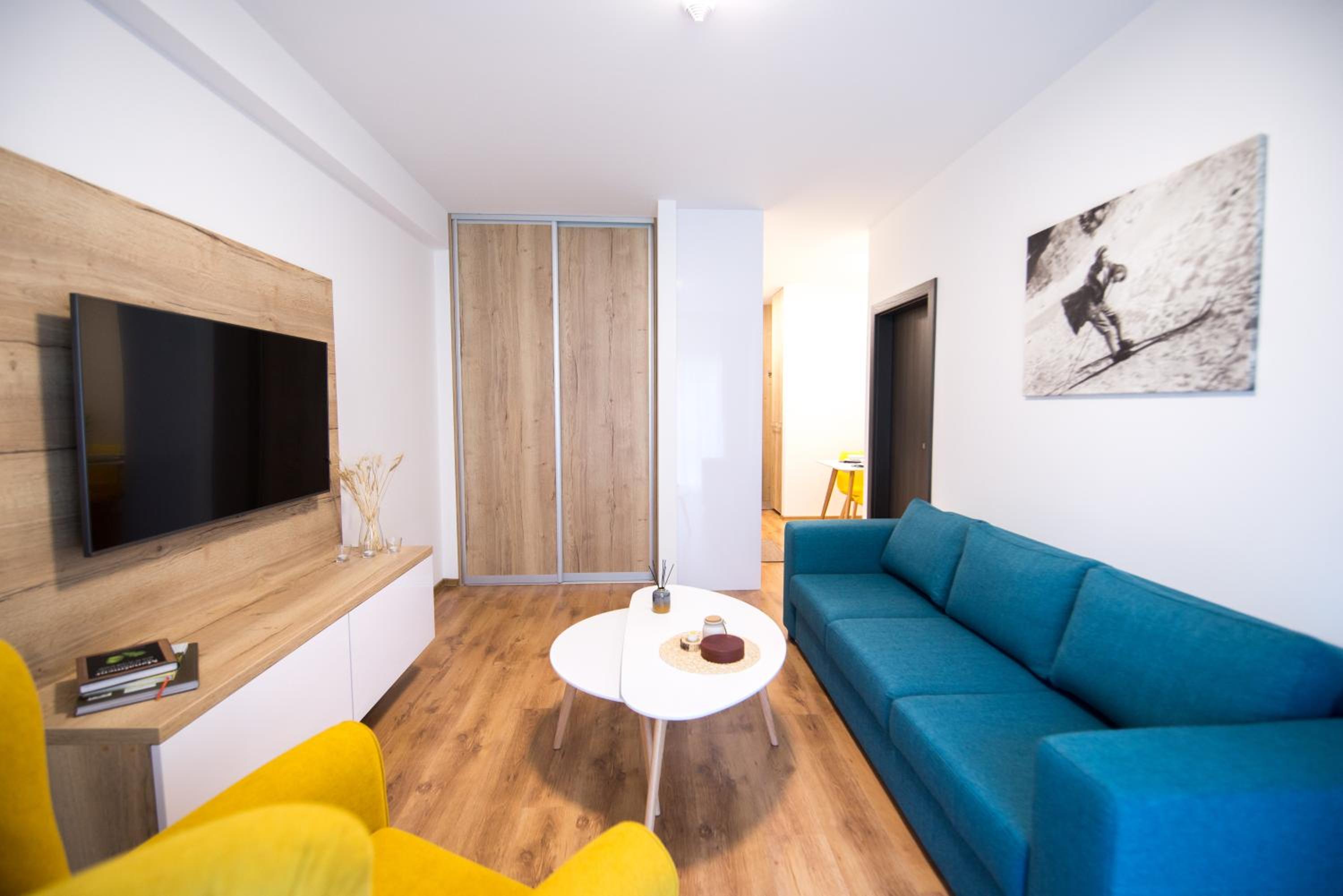 One-Bedroom Apartment - Photo 2