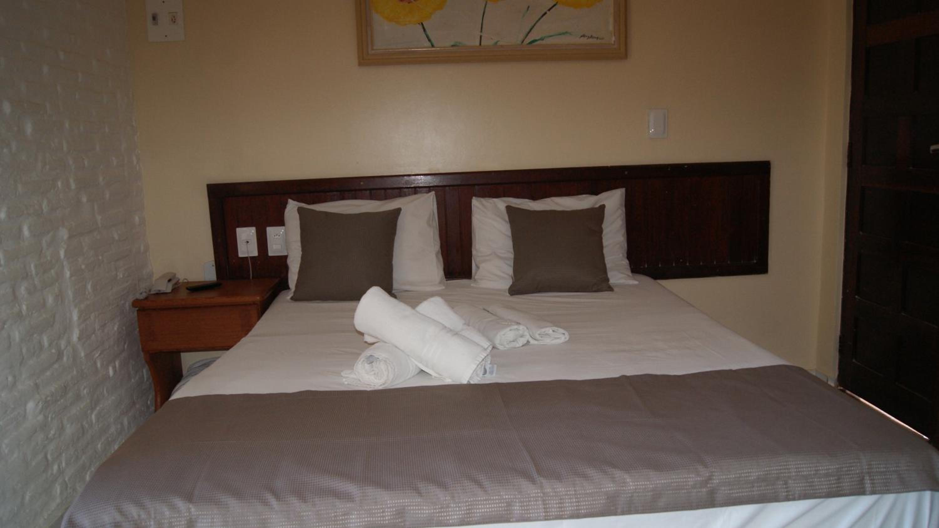 Deluxe Double or Twin Room - Photo 7