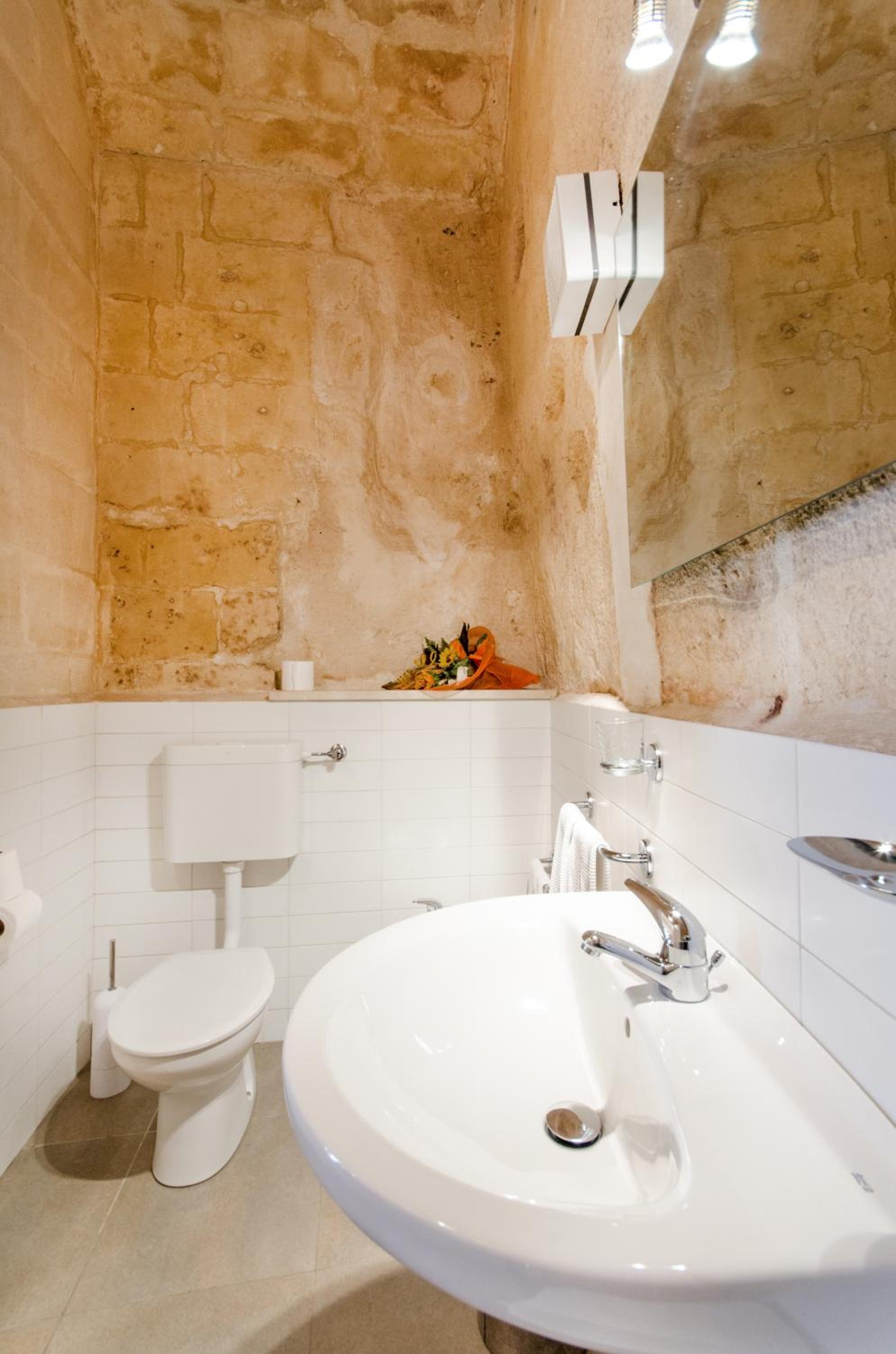 Standard Double or Twin Room - Photo 7