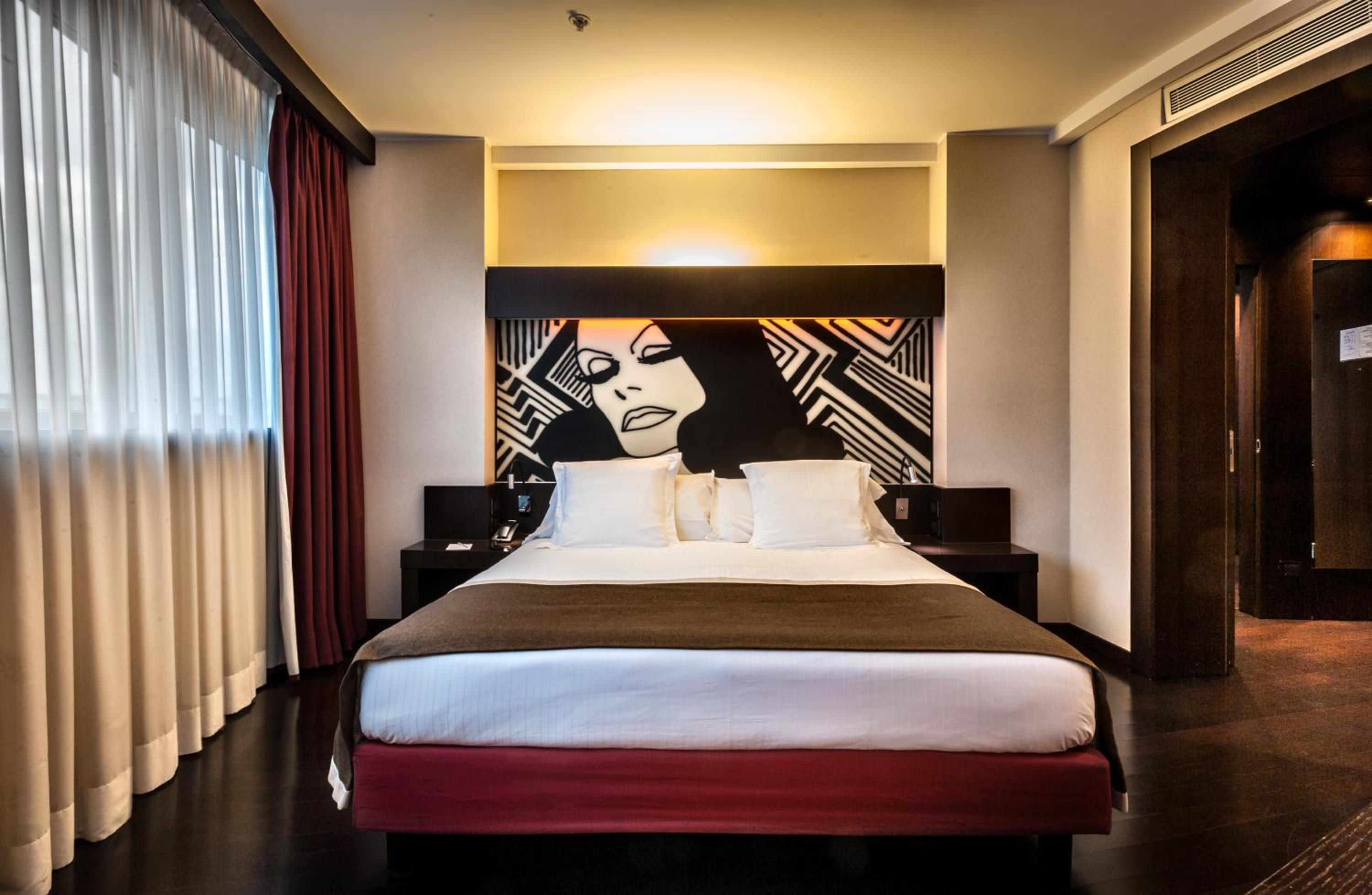 Premium Corner King Room