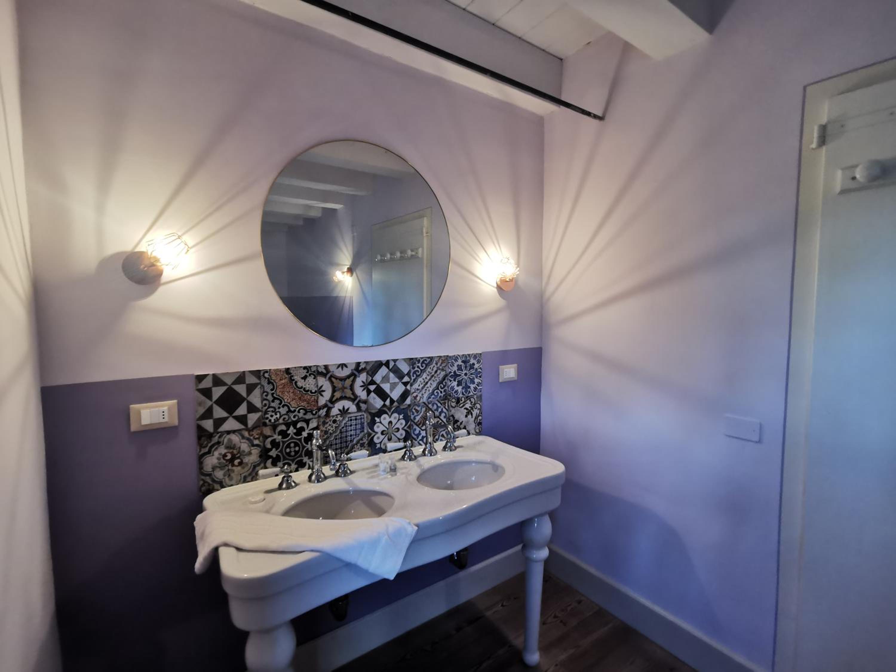 Superior Suite - Photo 18