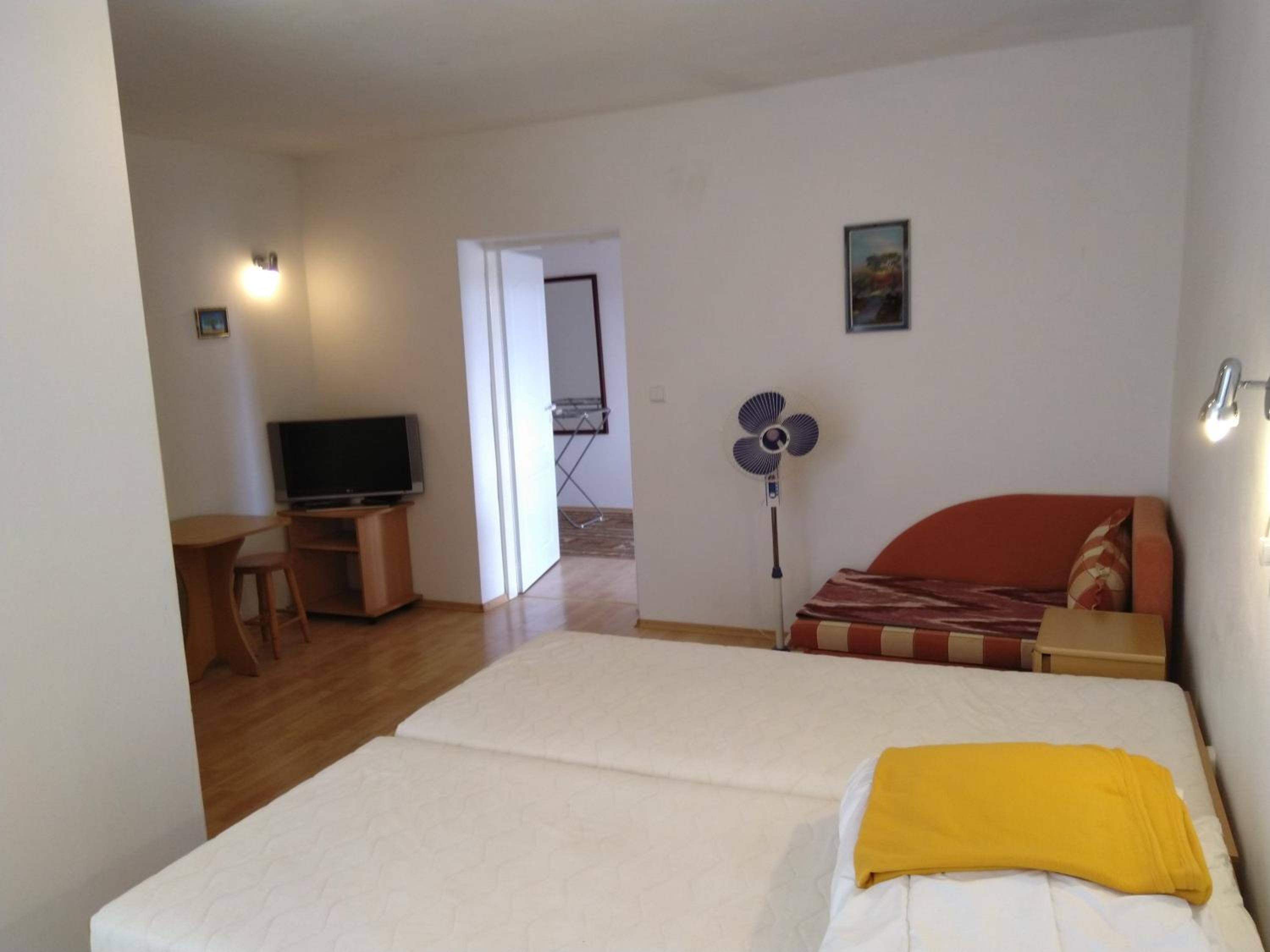 Deluxe Double Room with Extra Bed - Photo 7