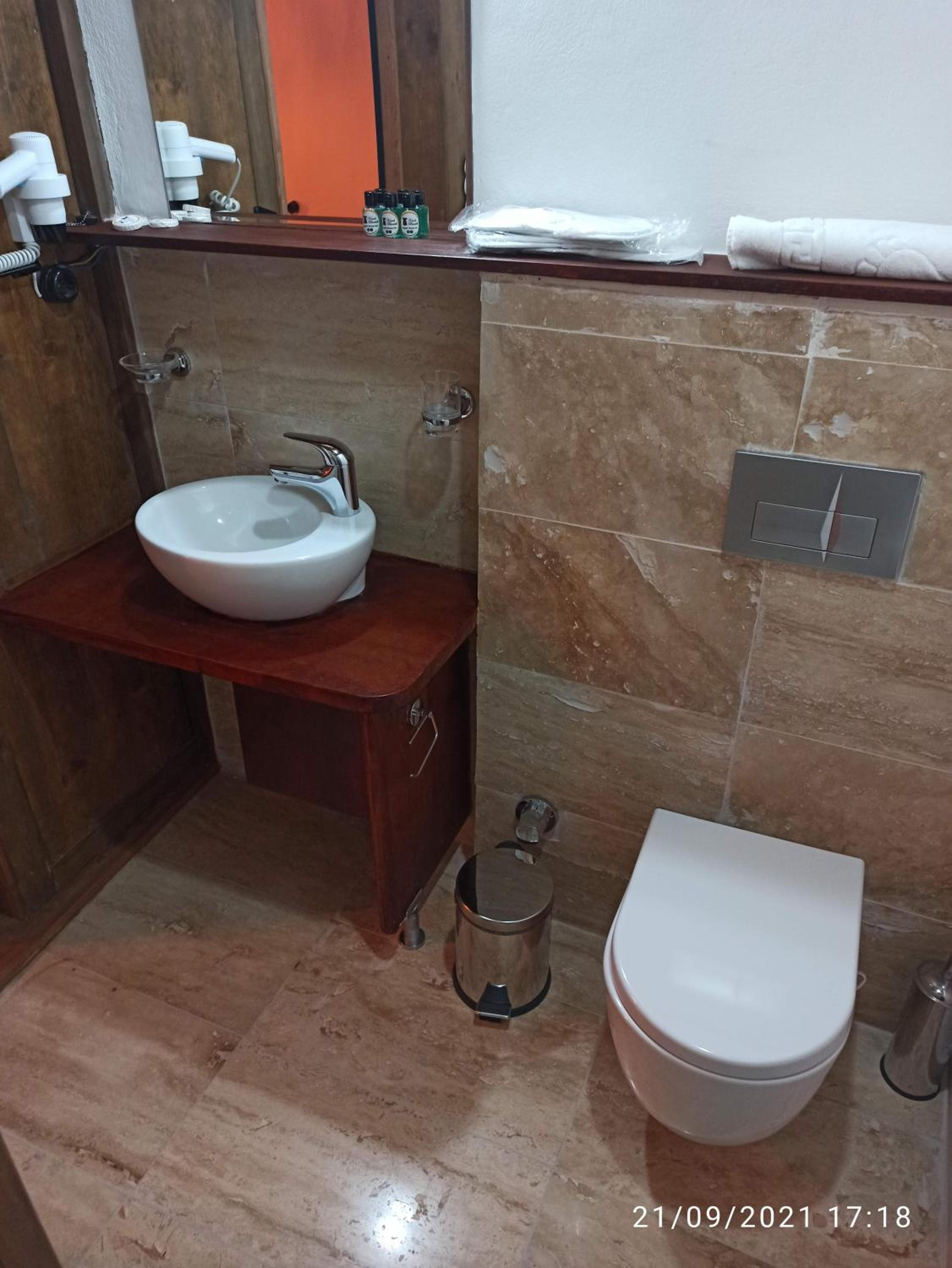 Double Room With Extra Bed photo 3