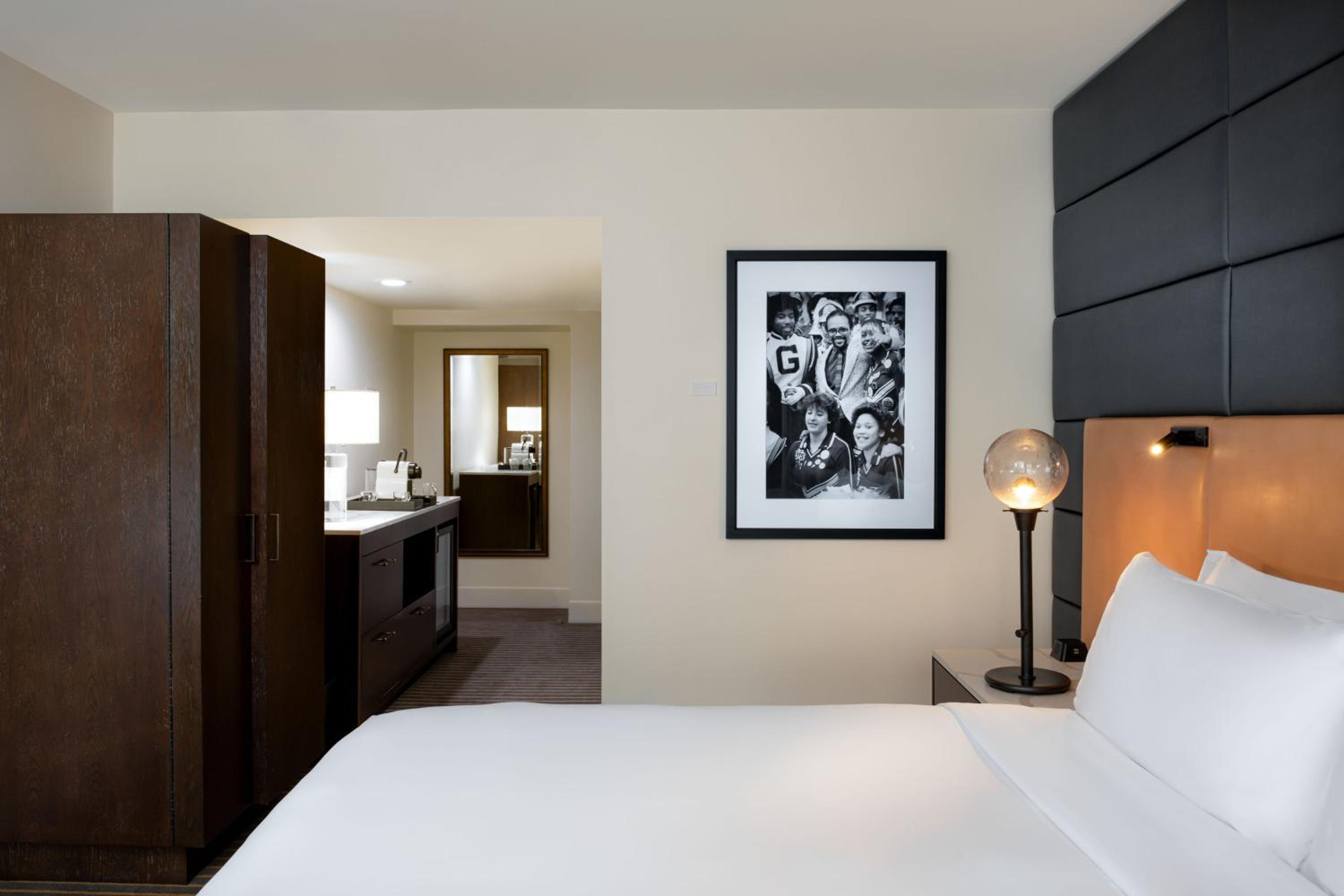 Premium King Room with One King Bed (Non Smoking)