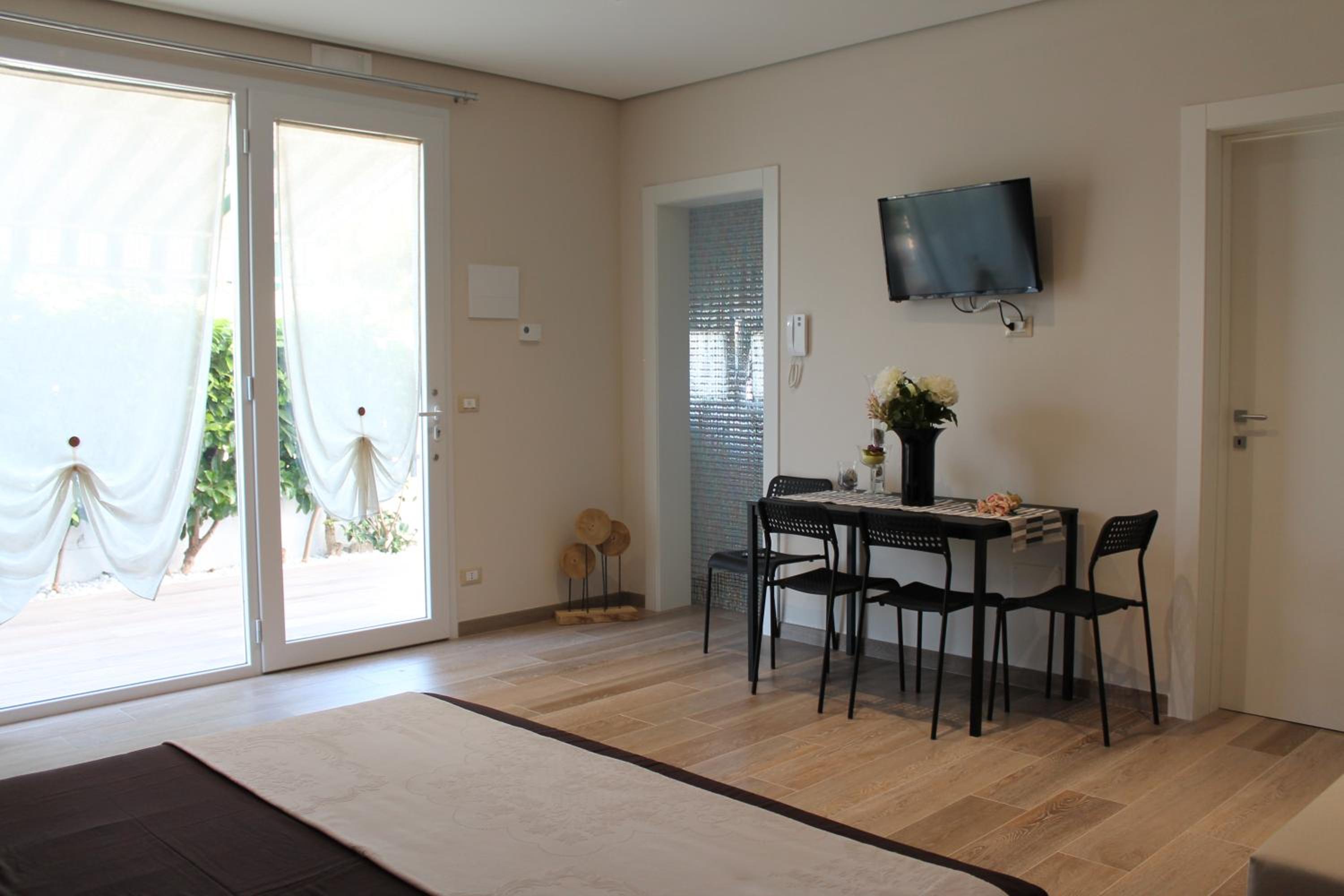 Deluxe Suite - Photo 5
