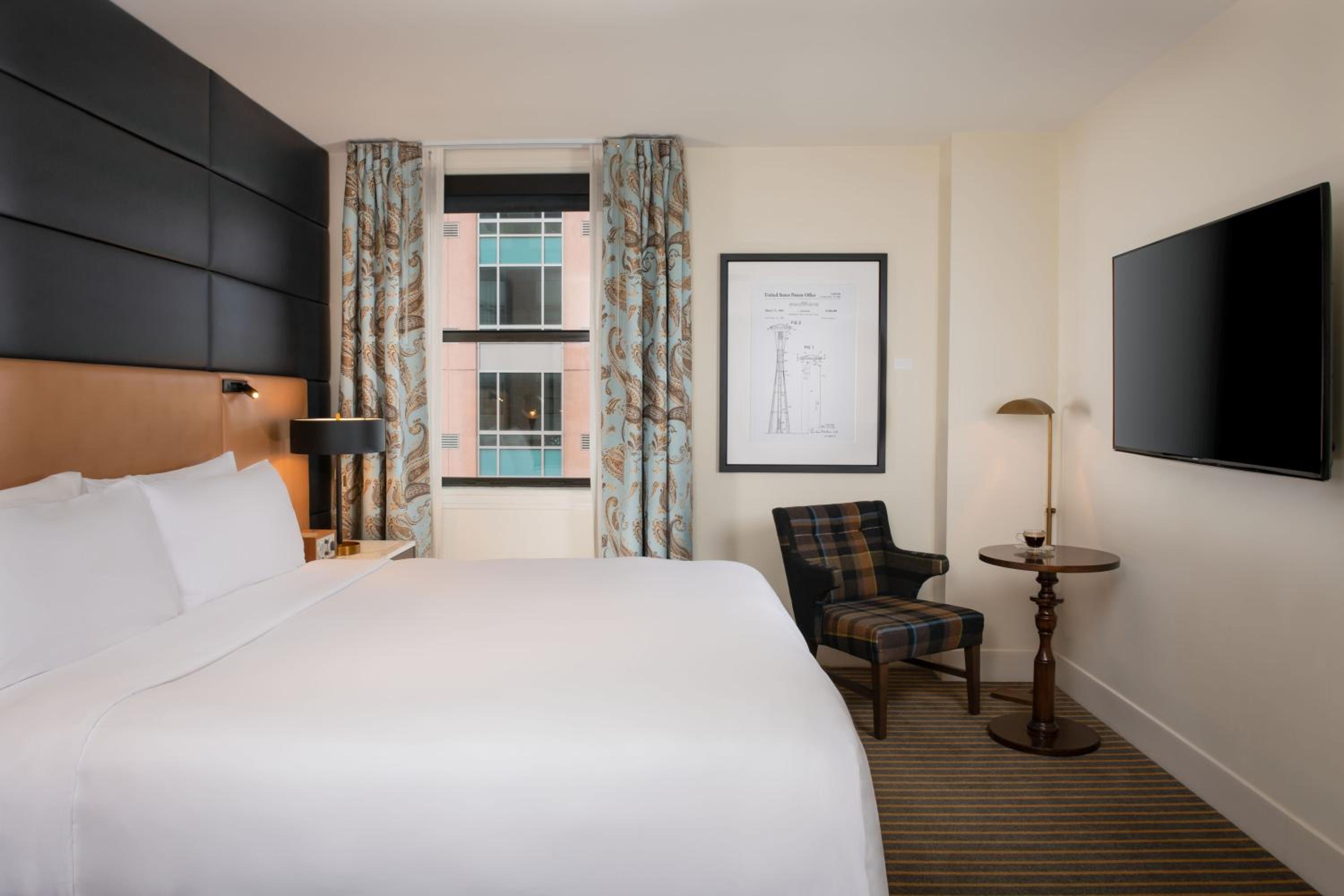 Deluxe King Room - Photo 1