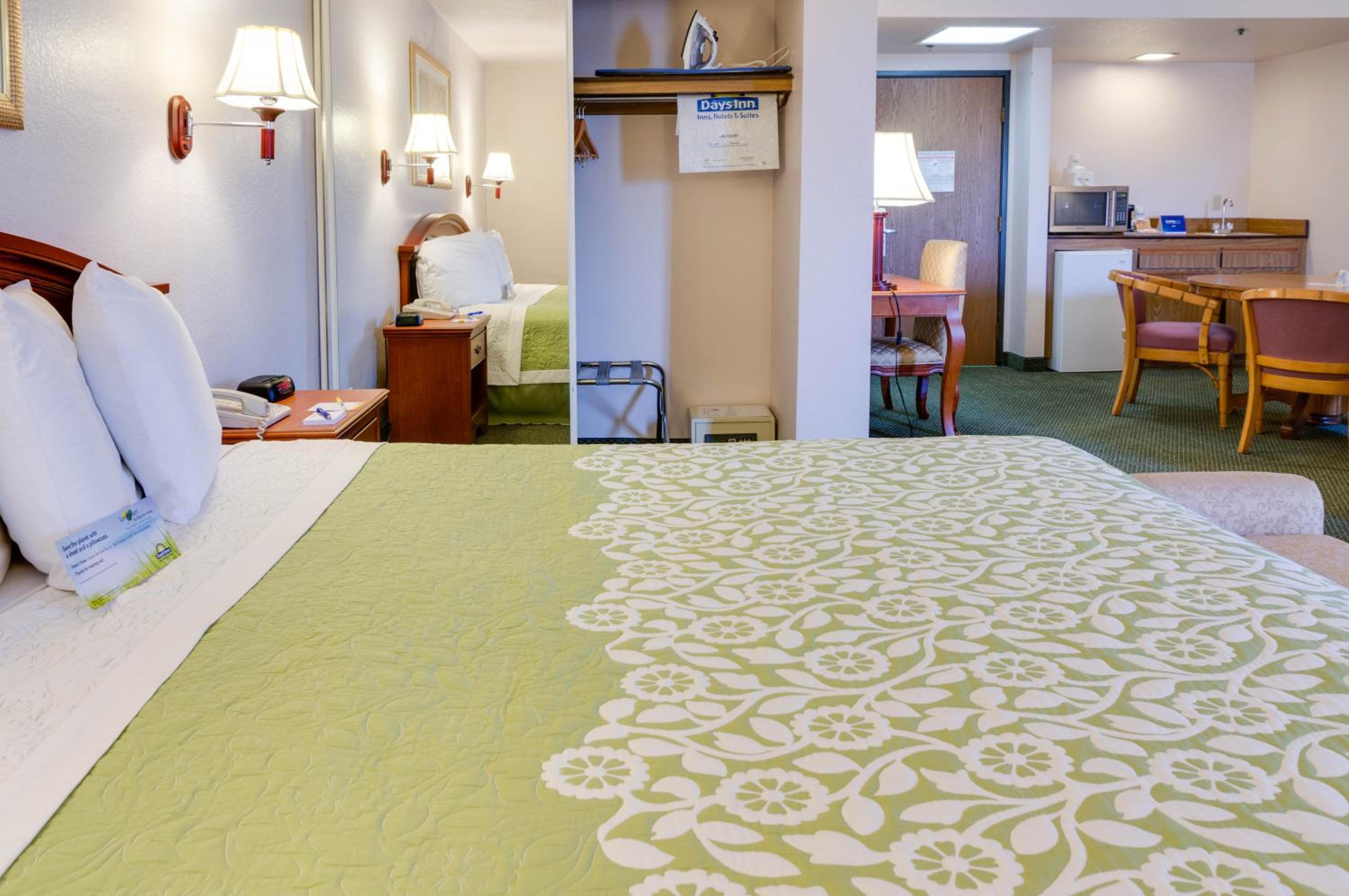 King Studio Suite, Non-Smoking - Photo 2