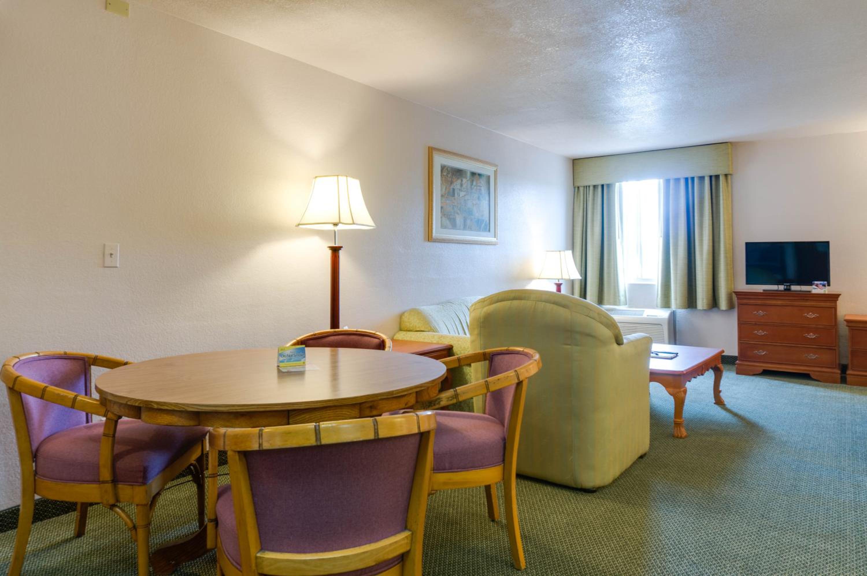 King Studio Suite, Non-Smoking - Photo 8