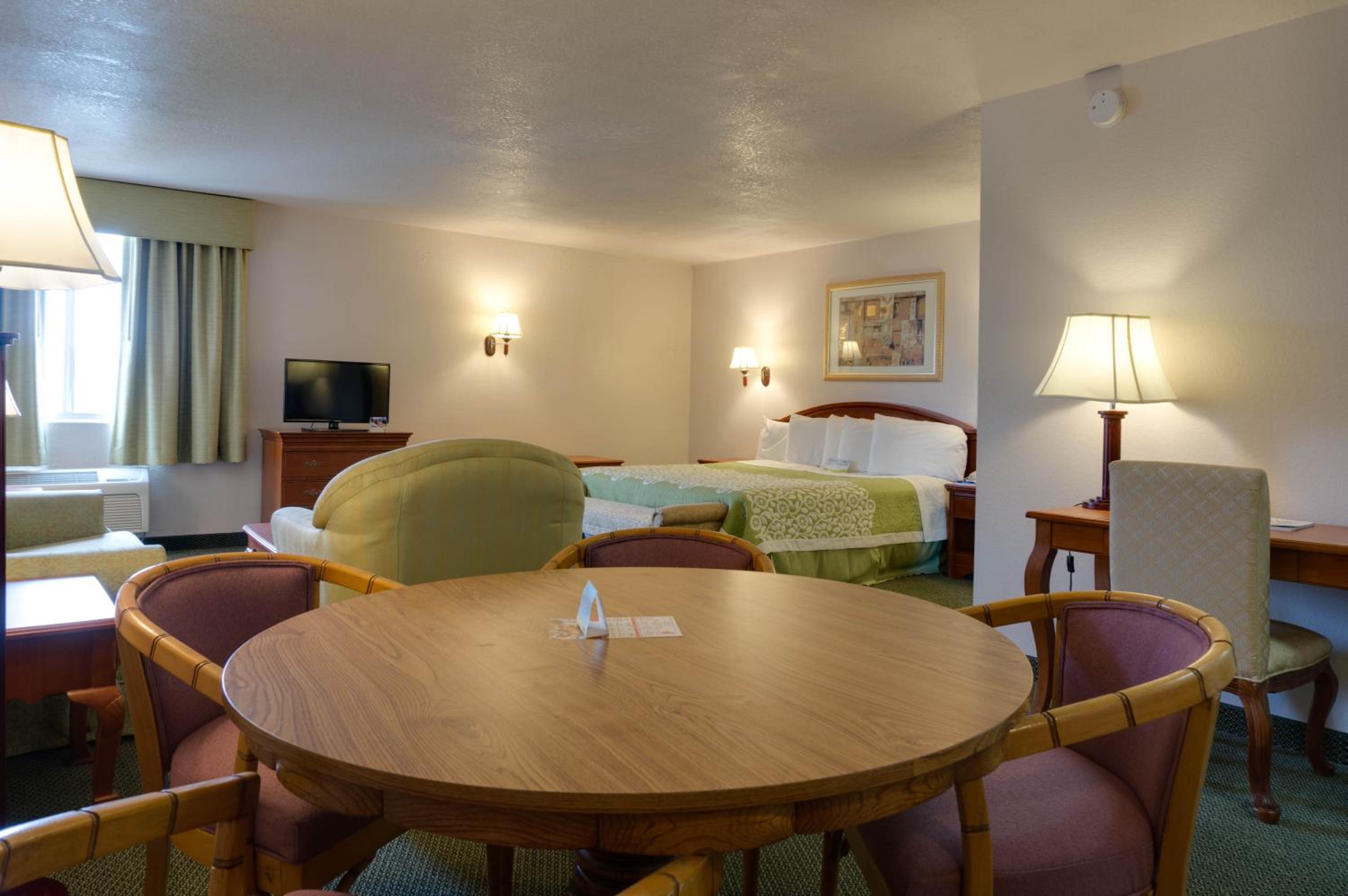 King Studio Suite, Non-Smoking - Photo 6