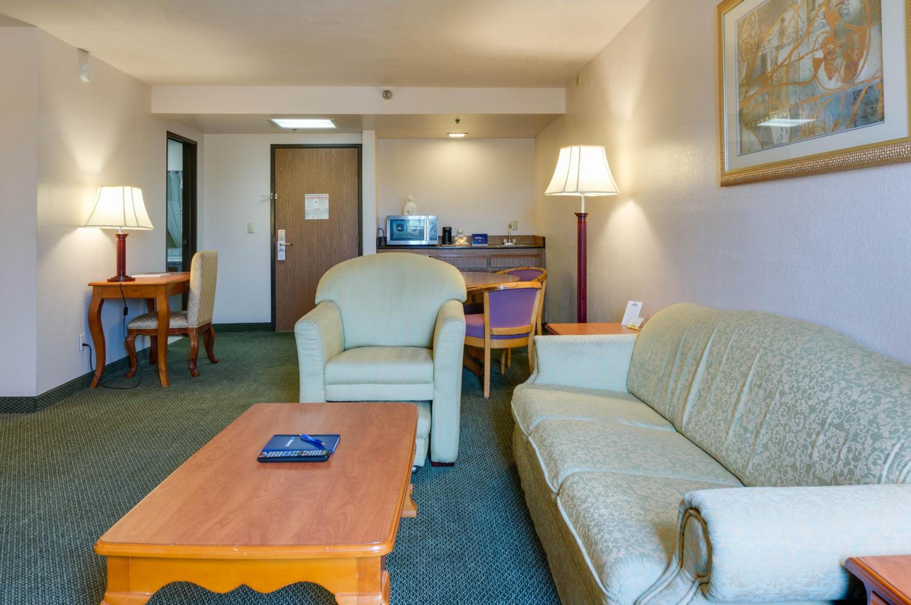 King Studio Suite, Non-Smoking - Photo 7