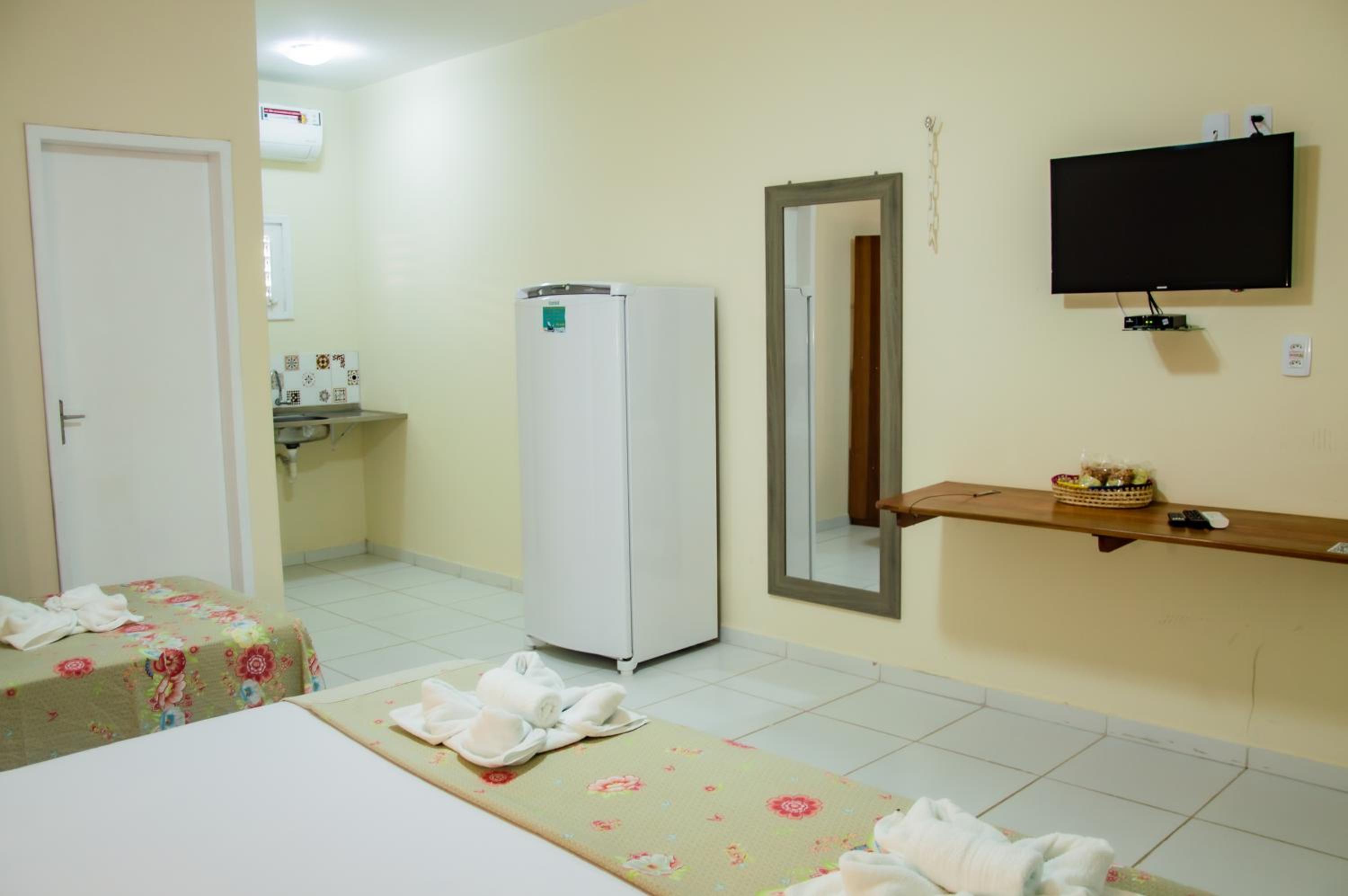 Deluxe Room (2 Adults + 1 Child)
