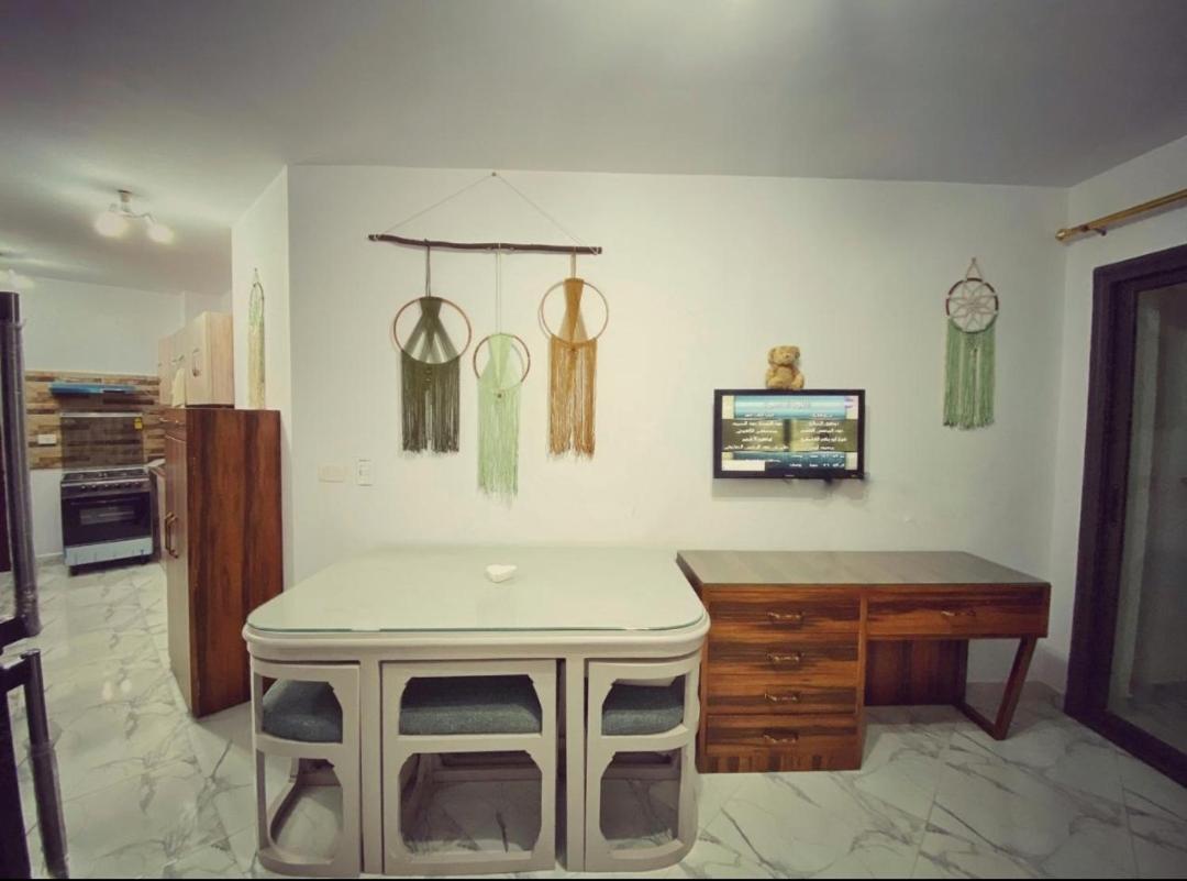 One-Bedroom Apartment - Photo 2