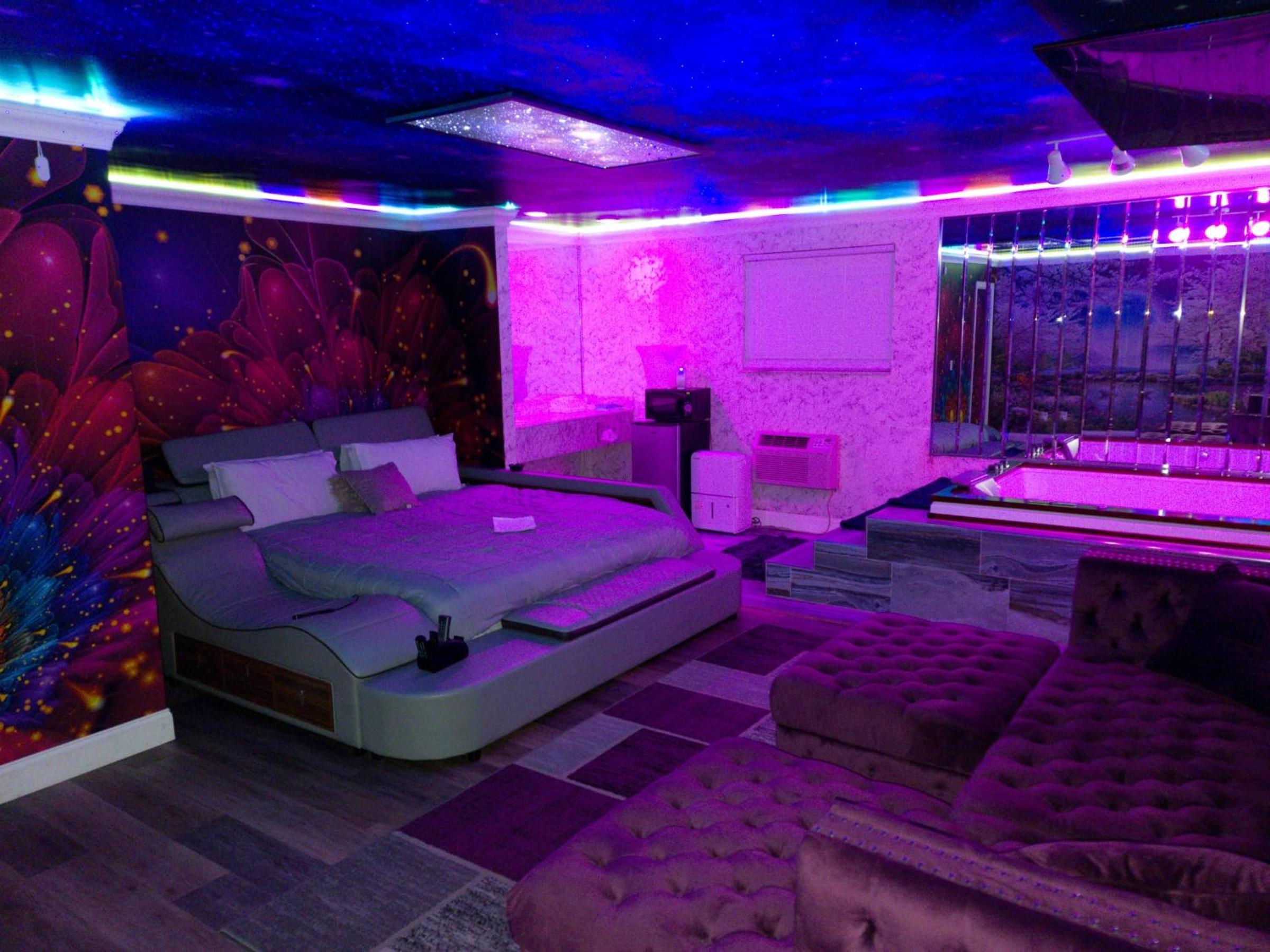 King Suite with Spa Bath - Photo 4