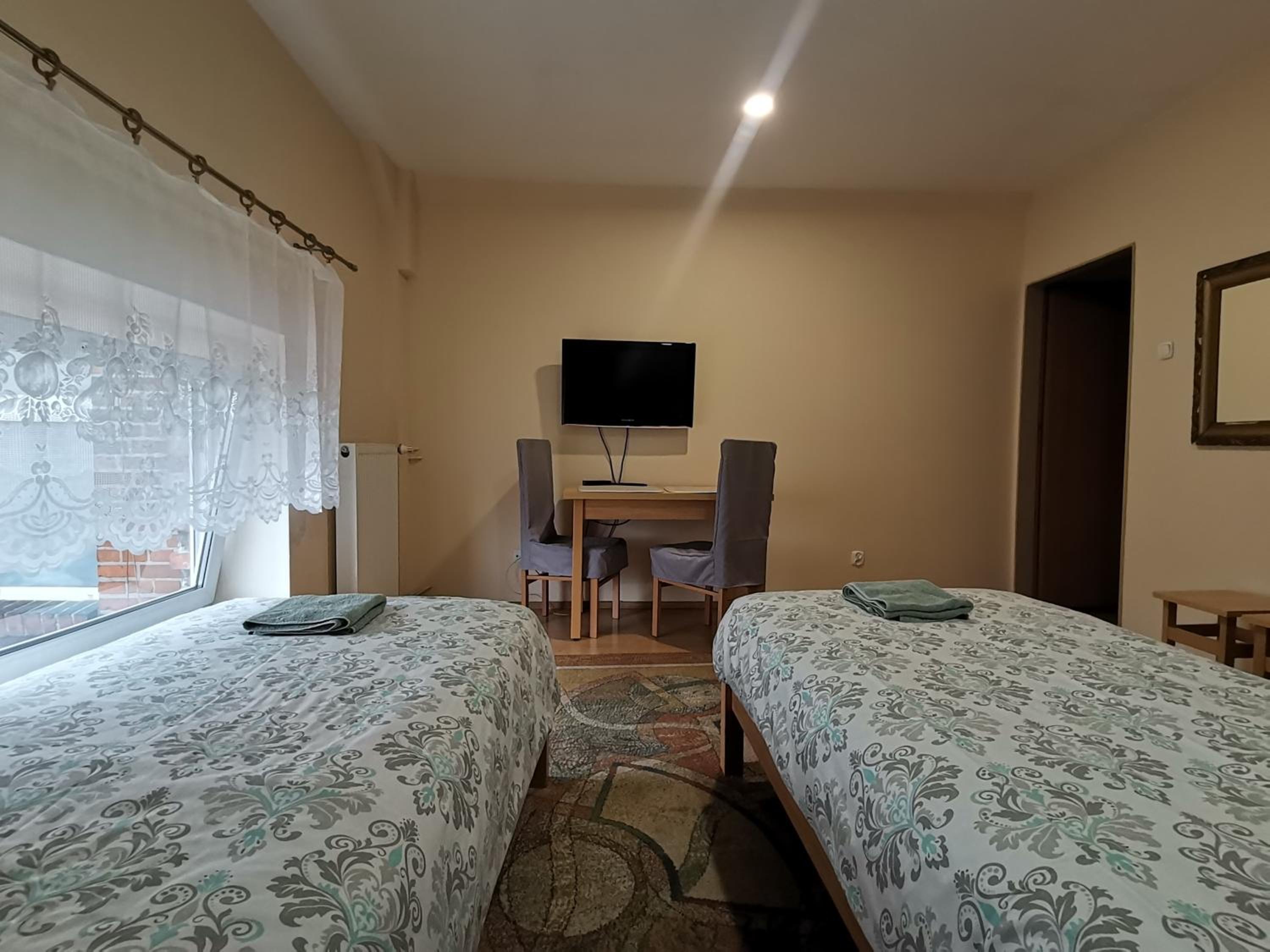 Double Room with Private Bathroom - Photo 3