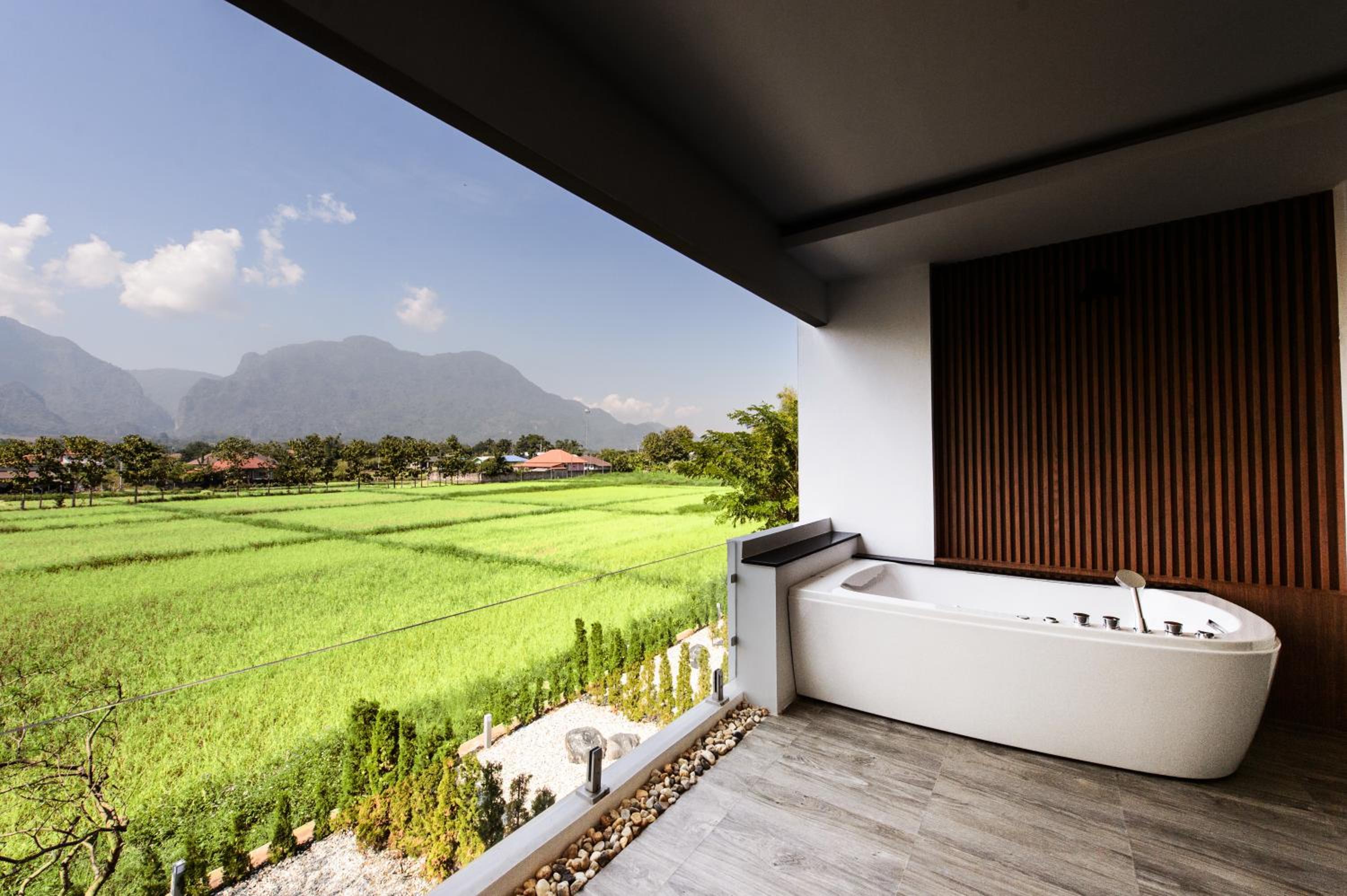 Suite with Mountain View - Photo 9