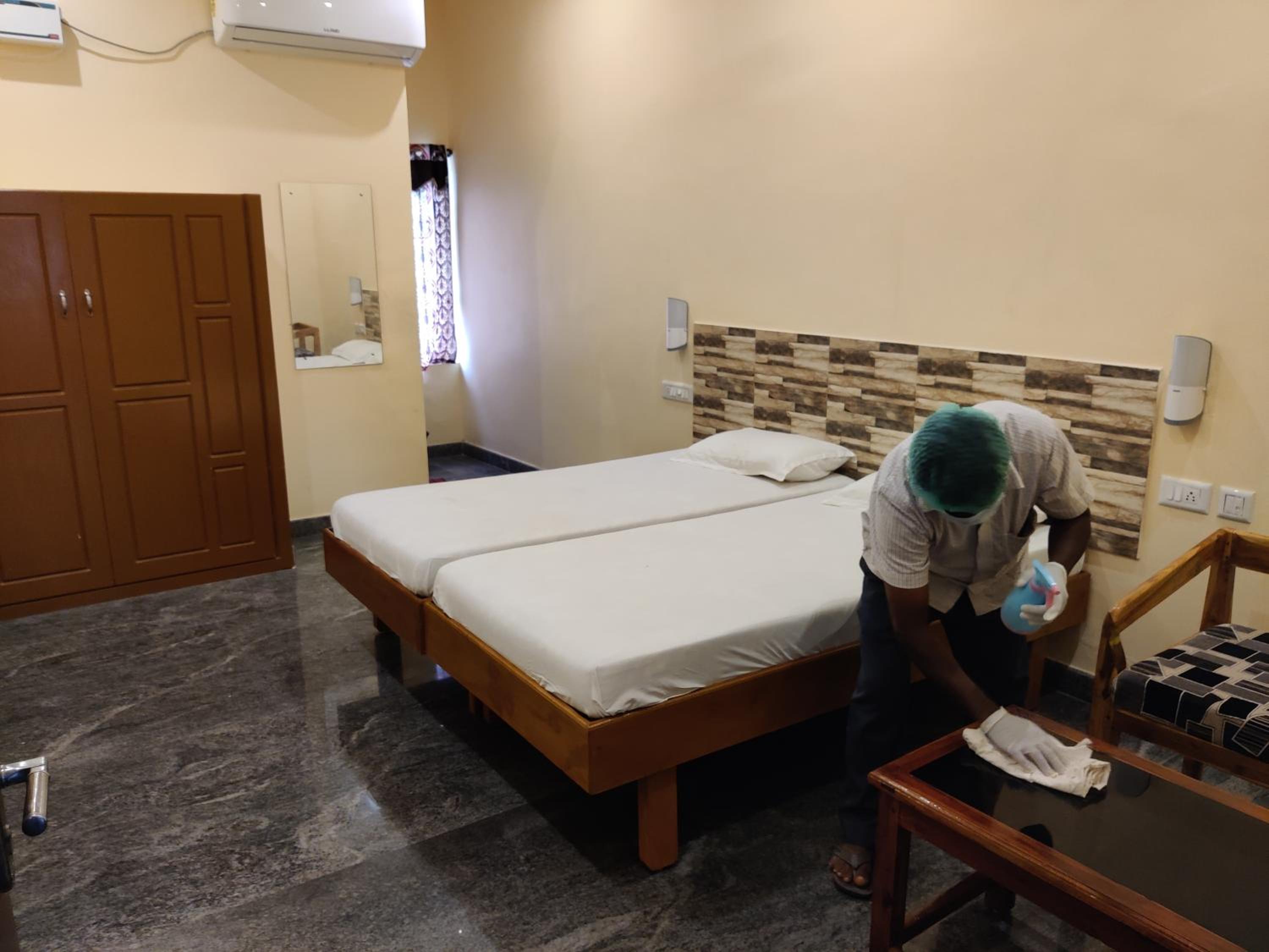 Standard Double Room with Fan - Photo 14