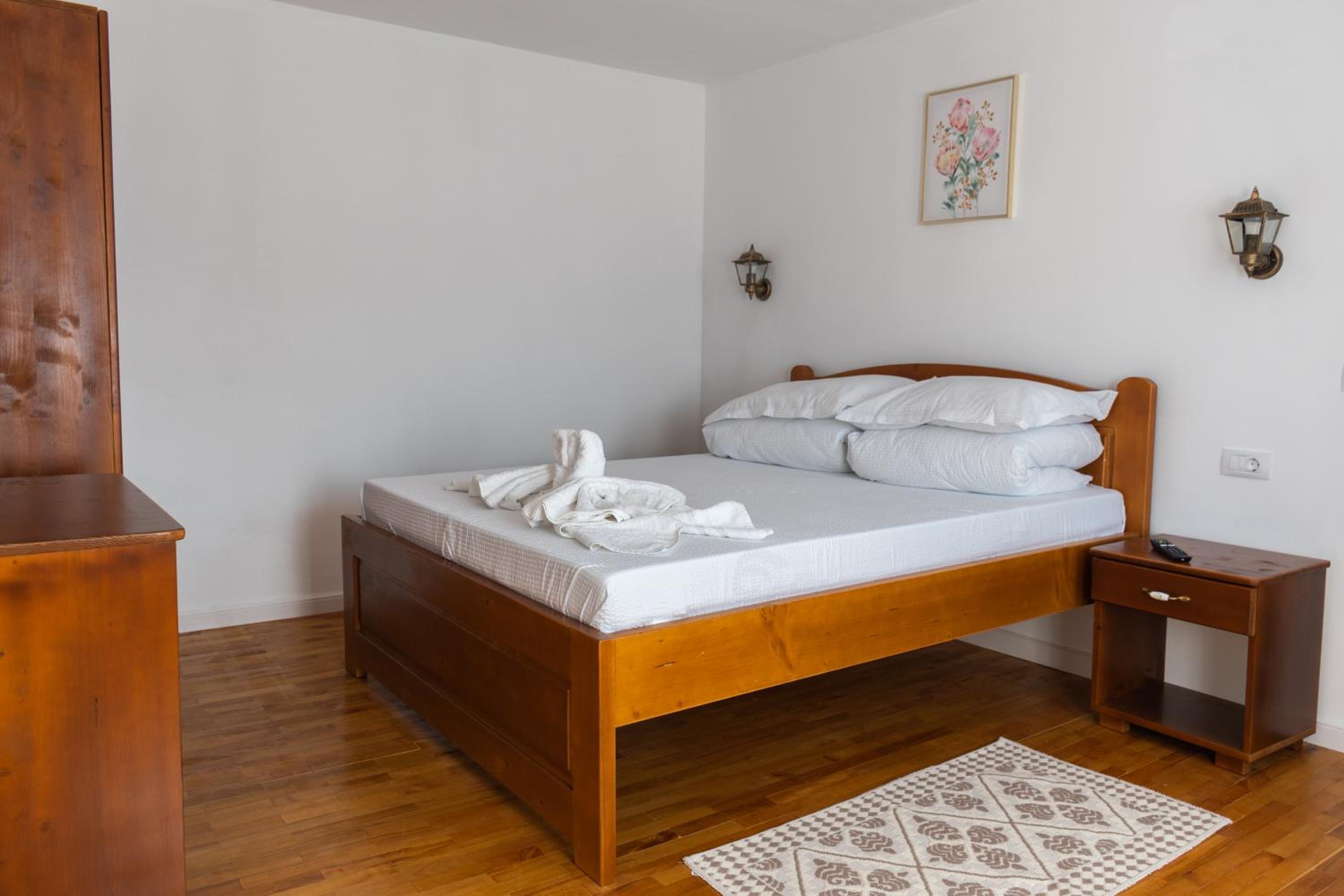 Double Room - Photo 6