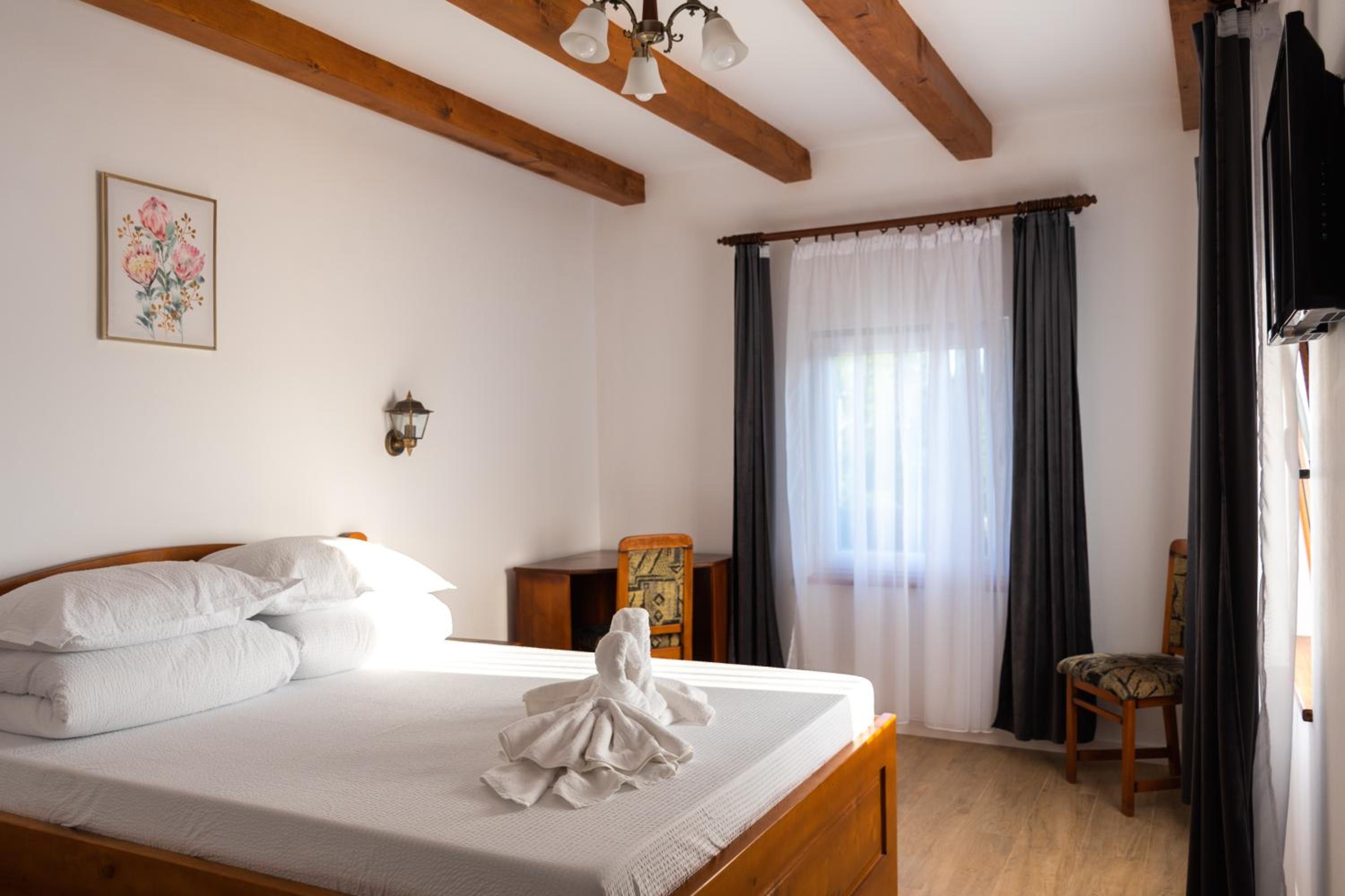 Double Room - Photo 7