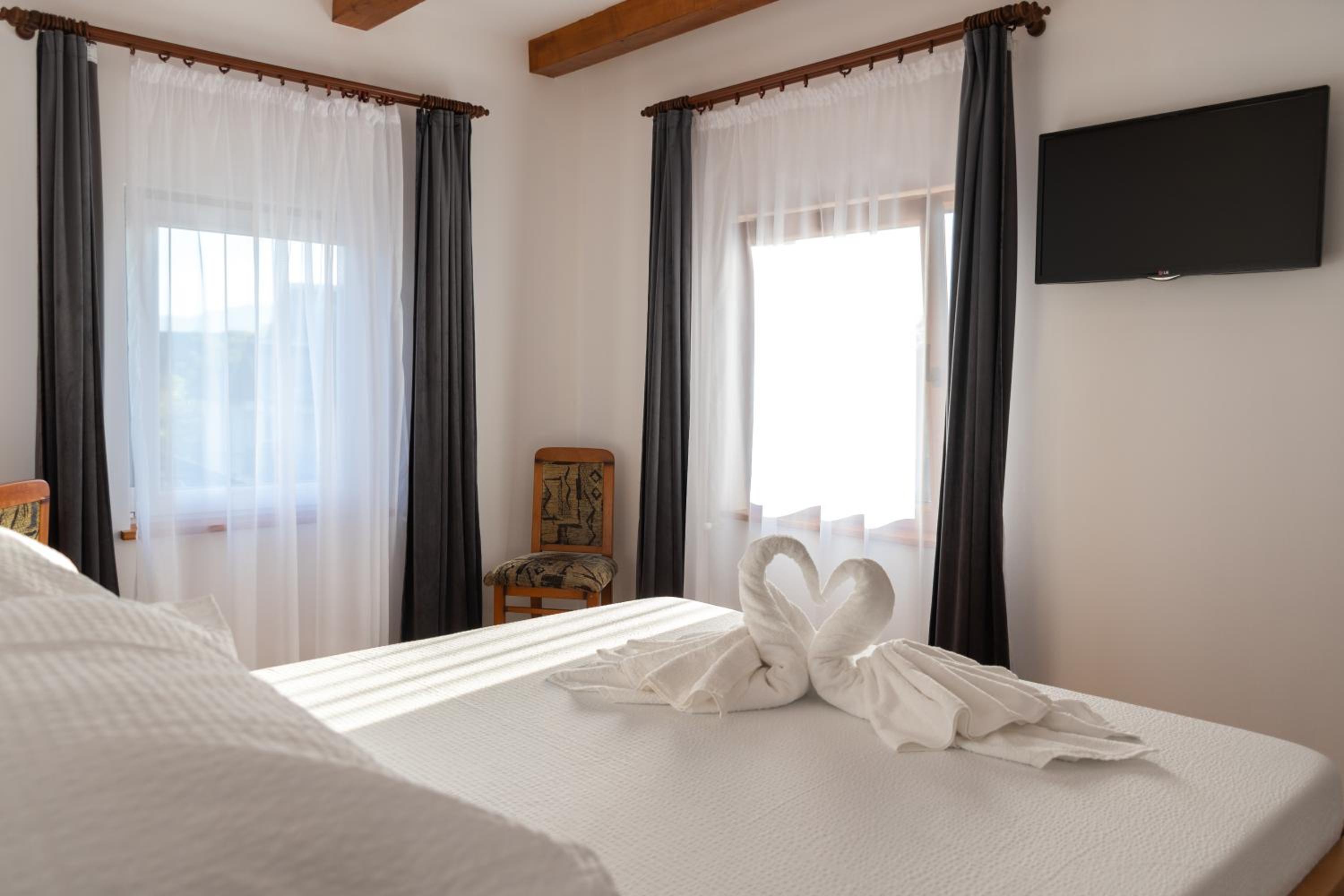 Double Room - Photo 2
