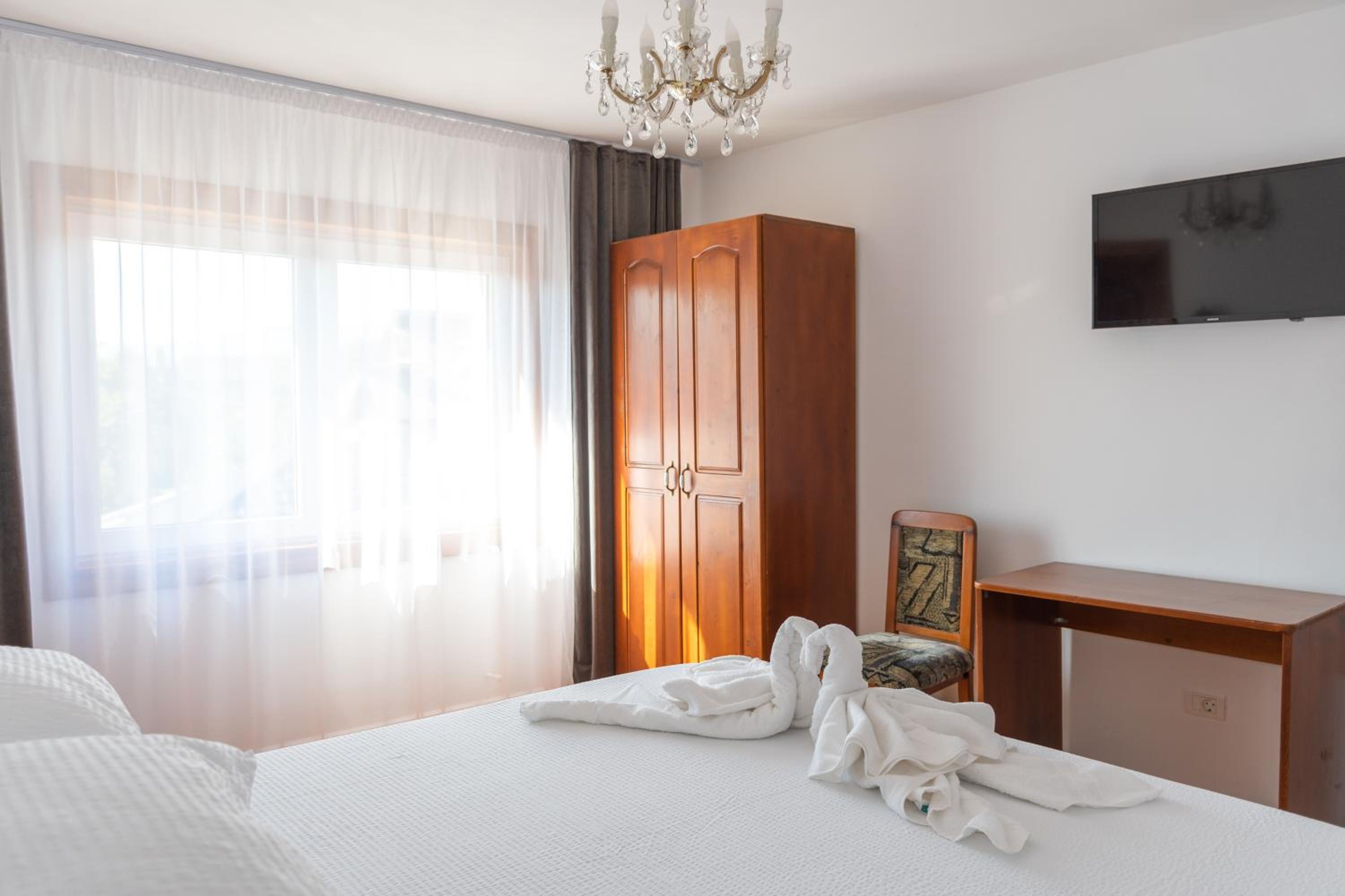 Double Room - Photo 3