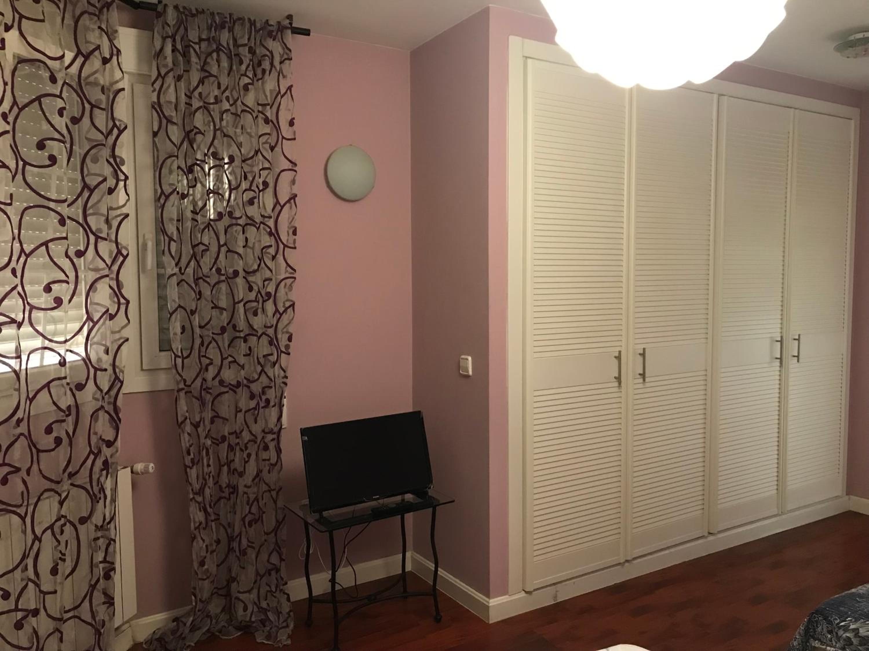 Triple Room with Private Bathroom - Photo 3