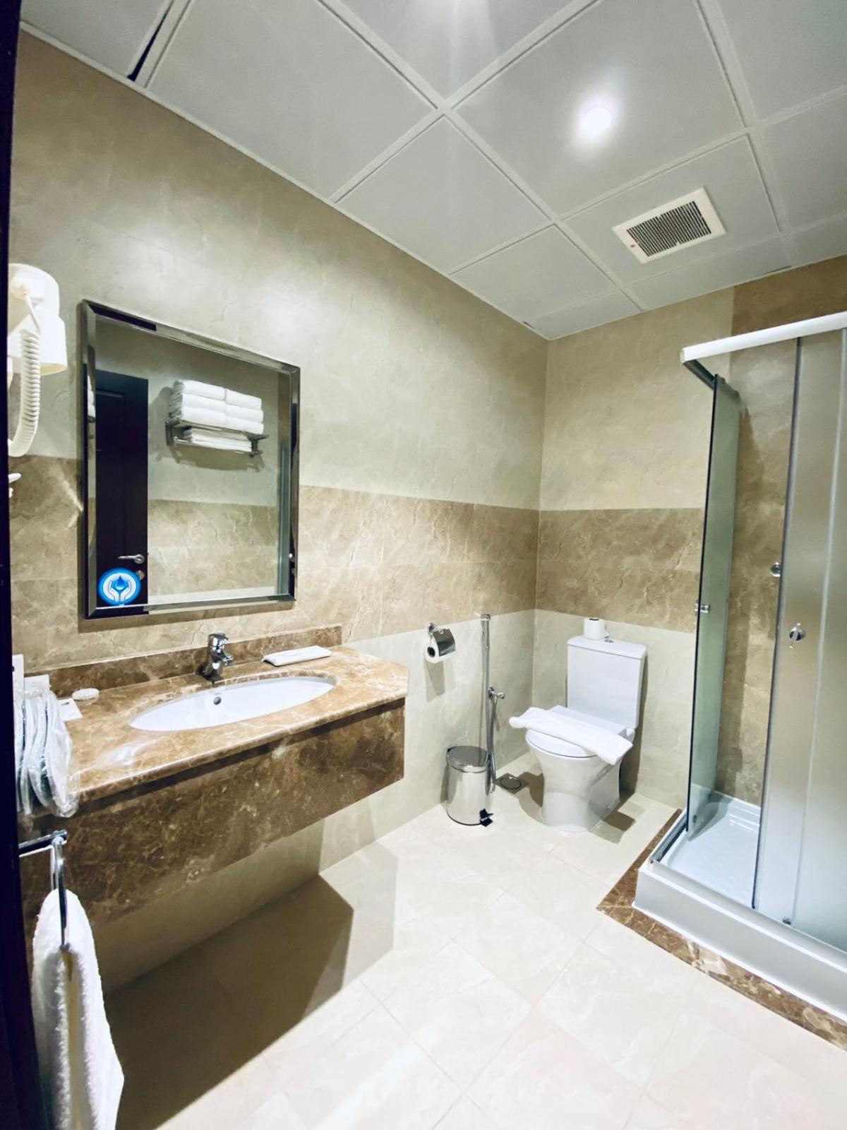 Classic Triple Room - Photo 9