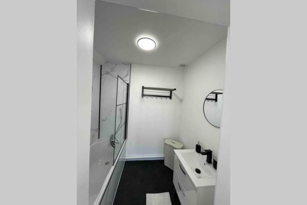 One-Bedroom Apartment - Photo 1