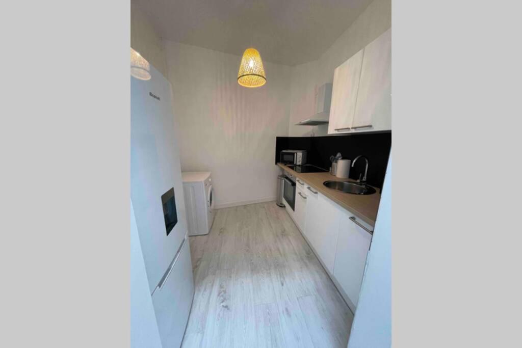 One-Bedroom Apartment - Photo 2