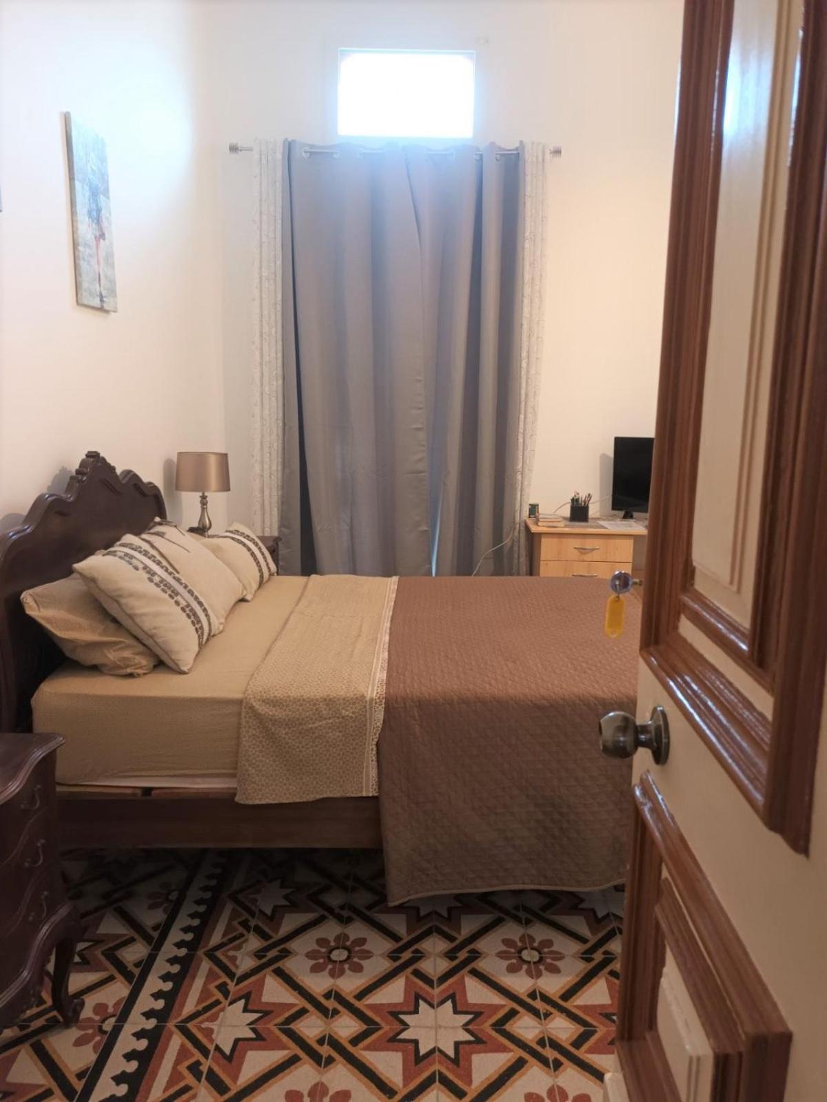 Deluxe Double Room with Shower photo 3