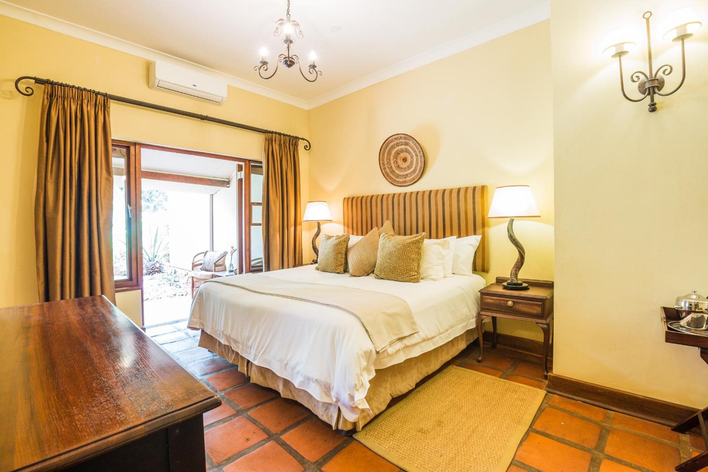 Luxury Suite - Photo 2