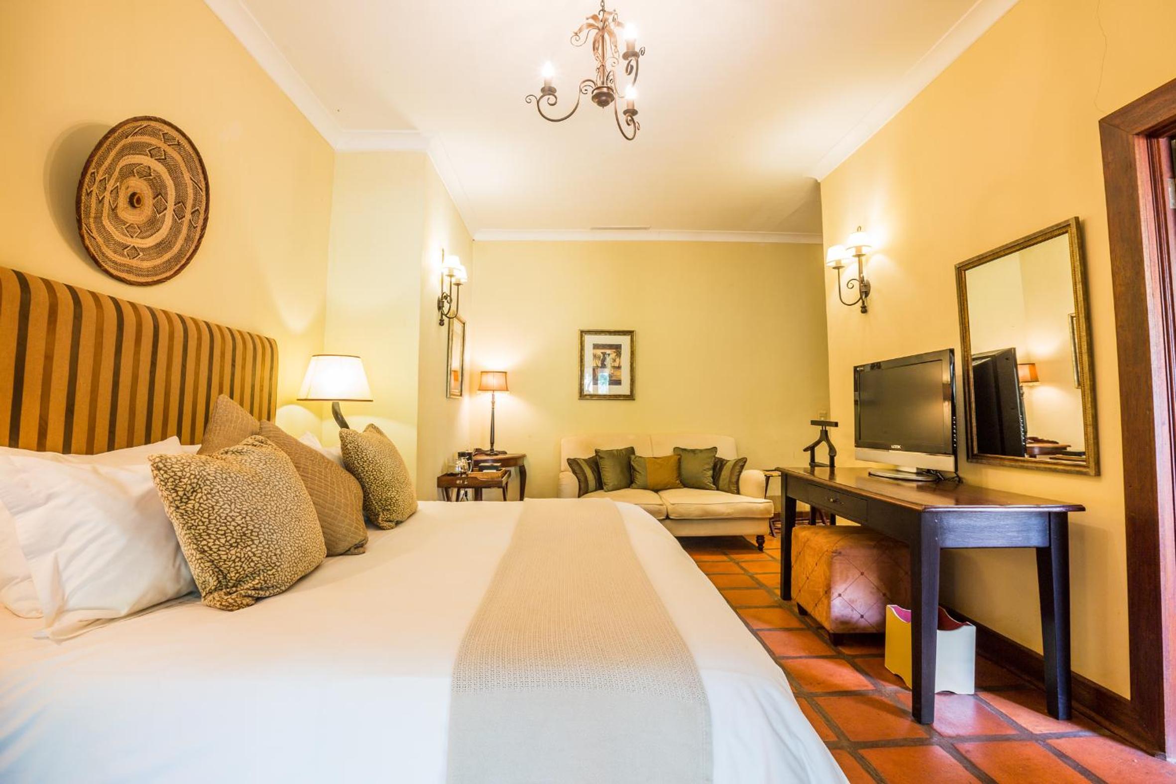 Luxury Suite - Photo 3