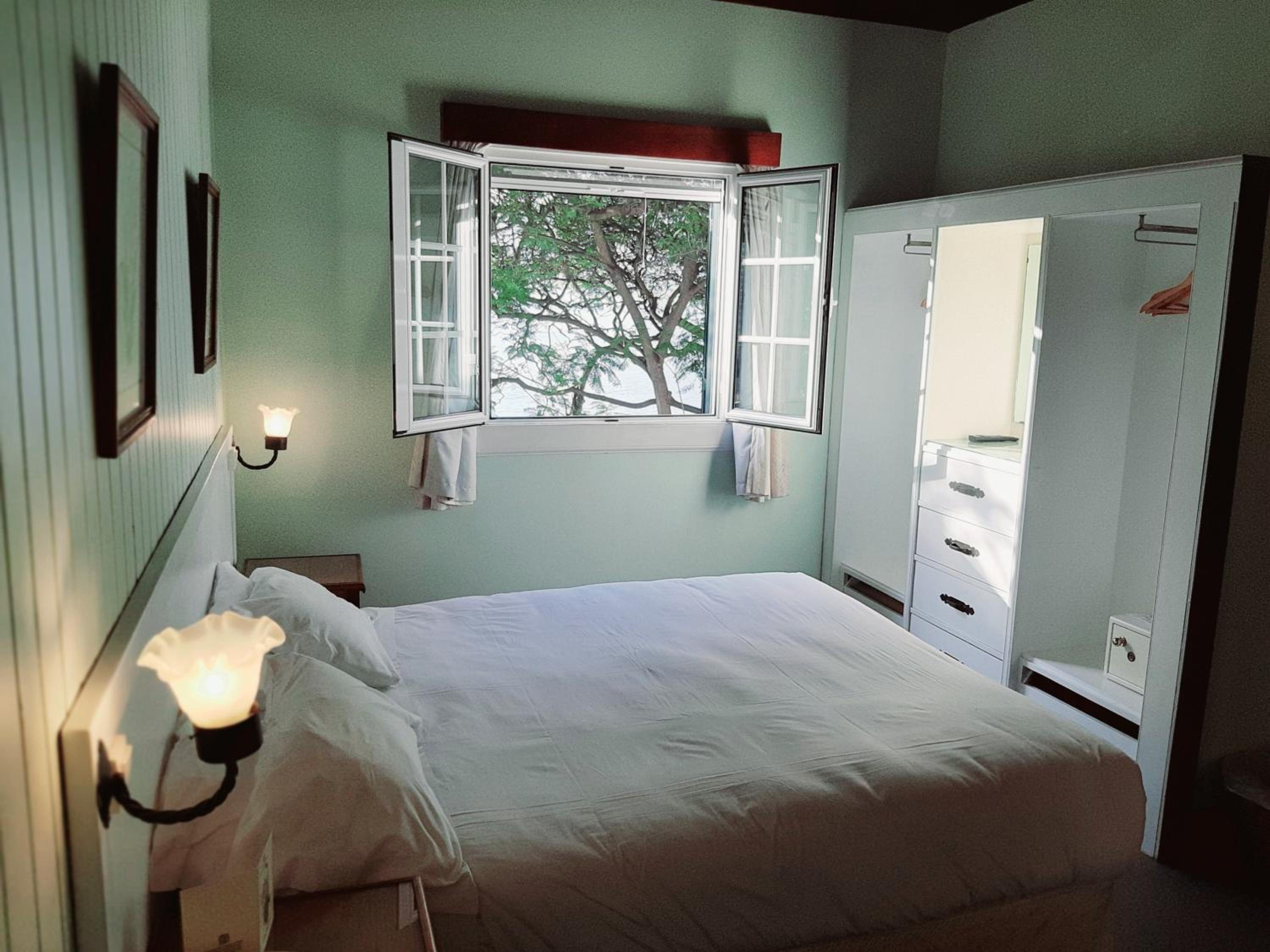 Double Room Attic - Garden View thumbnail 5