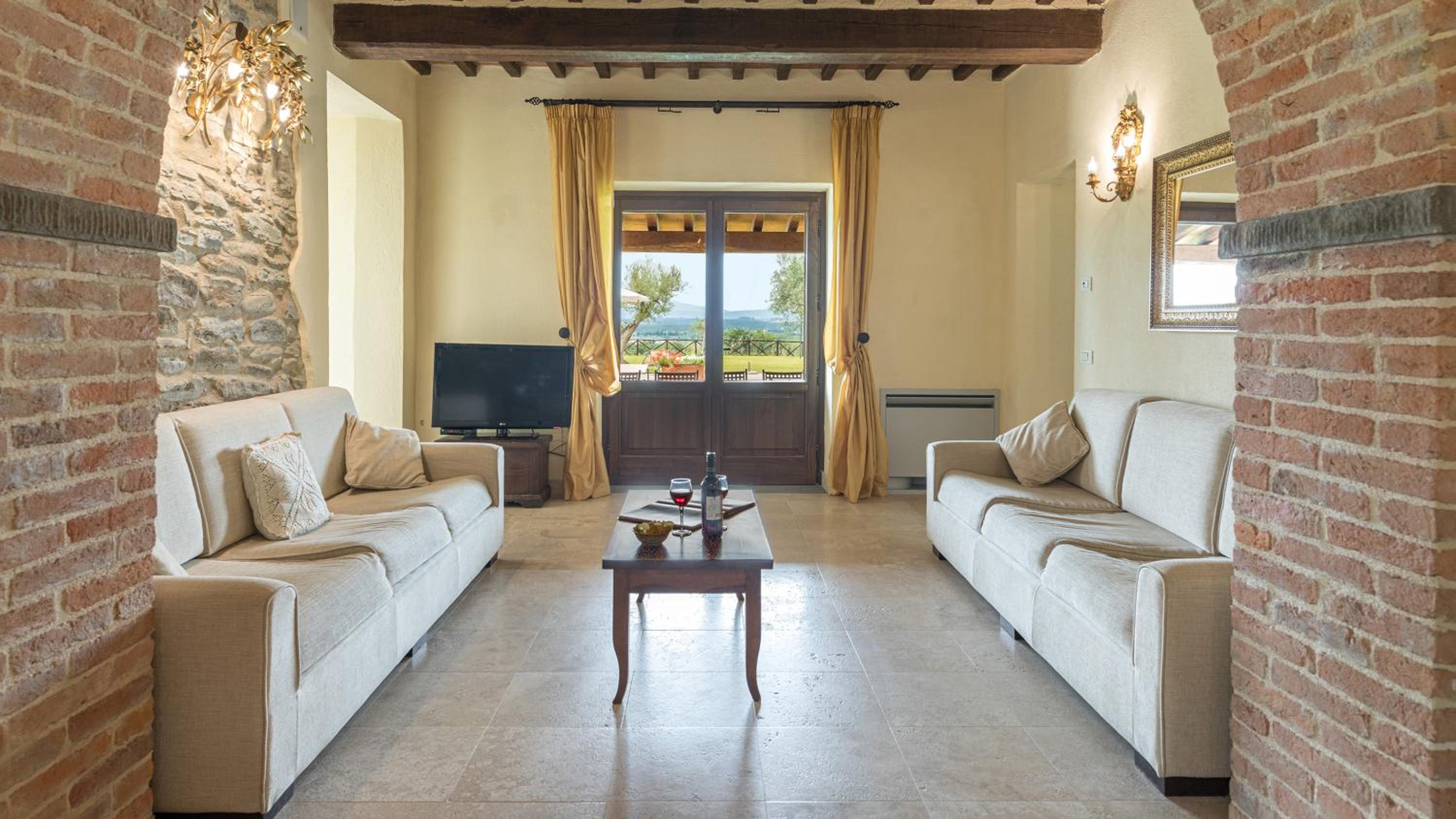 Seven-Bedroom Villa photo 3