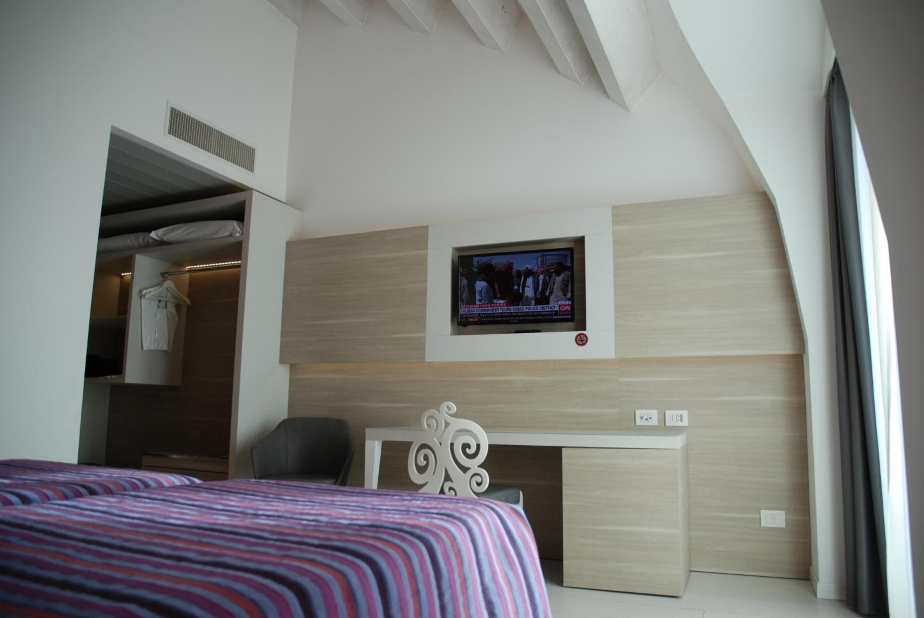 Deluxe Double or Twin Room - Photo 4