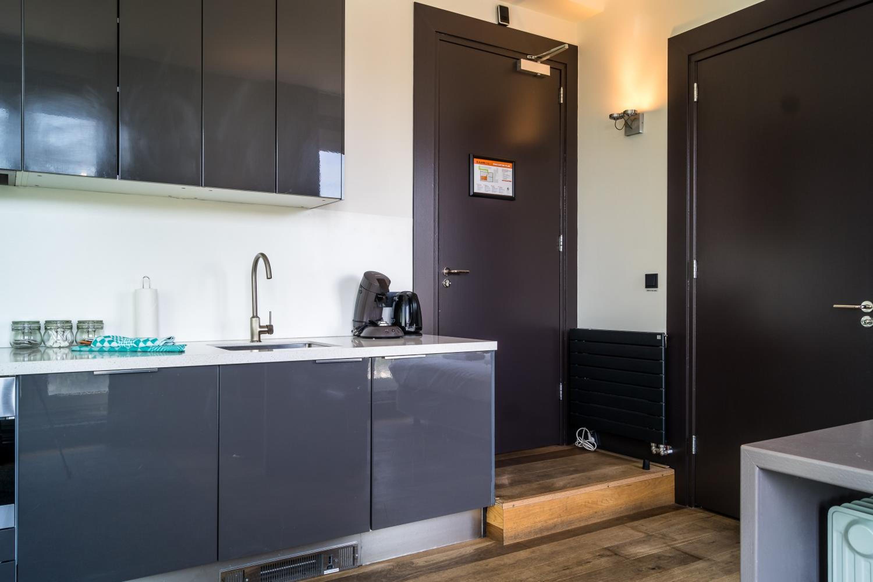One-Bedroom Apartment thumbnail 6