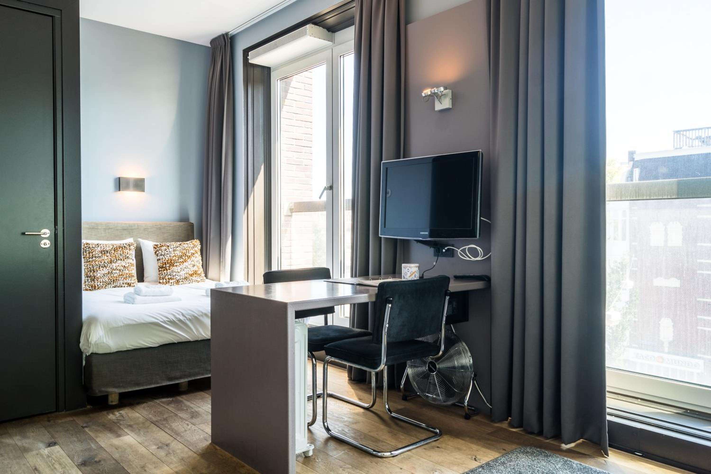 One-Bedroom Apartment thumbnail 5
