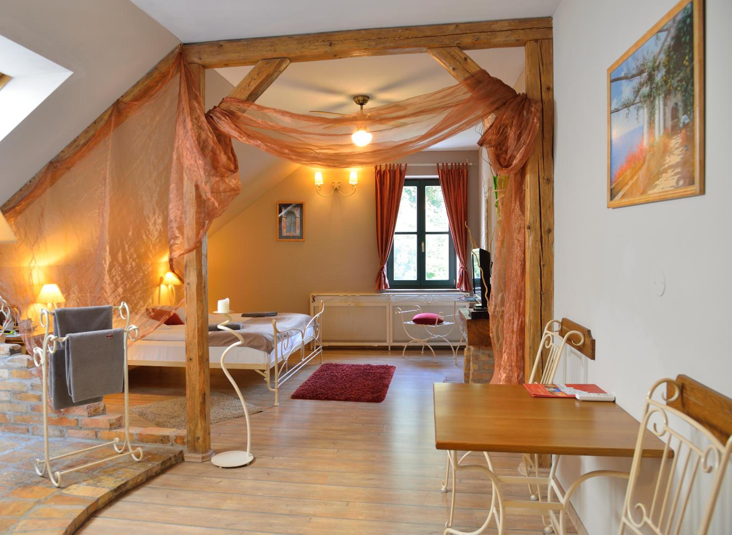 Double Room with Spa Bath photo 2