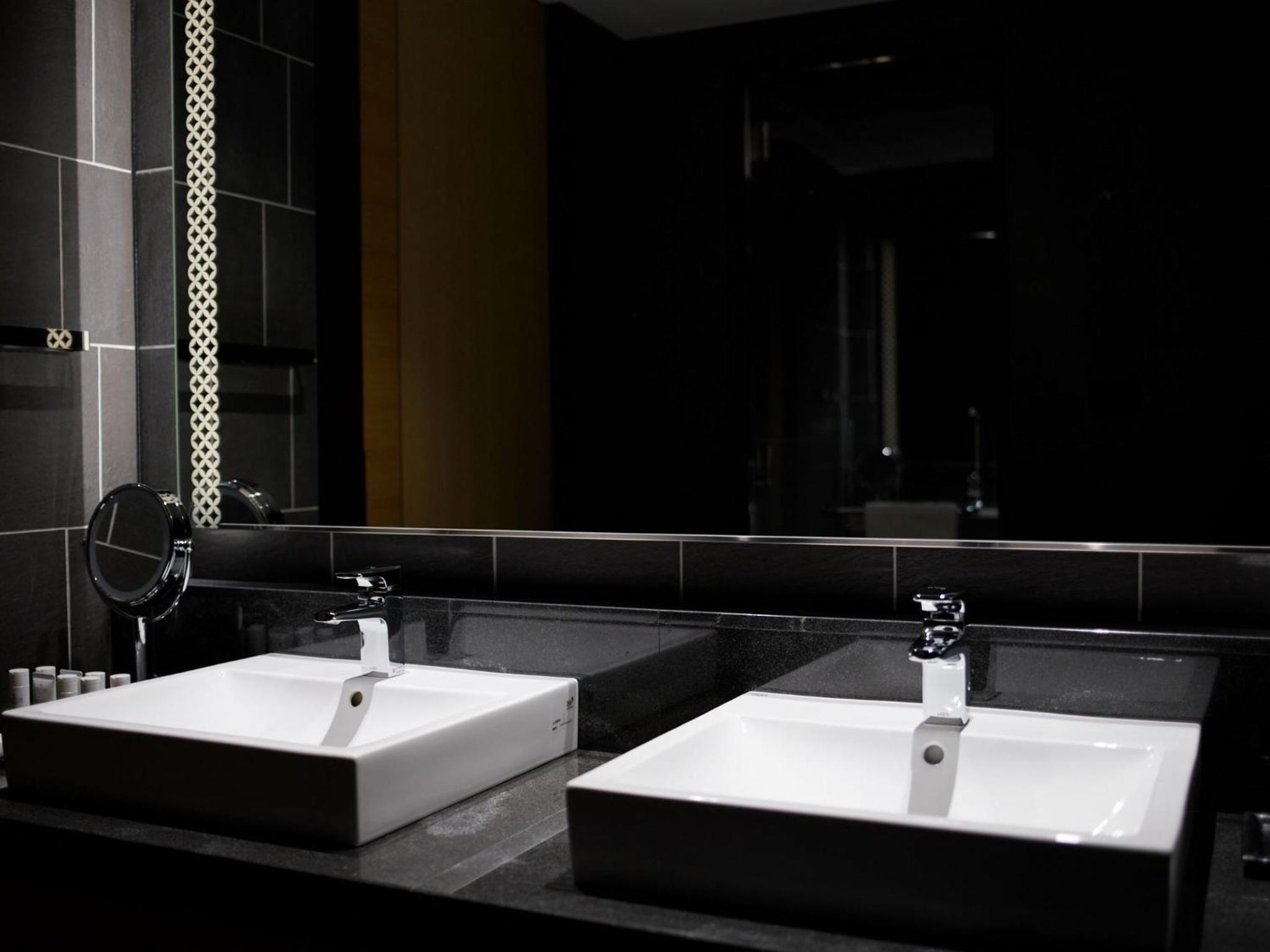 Junior Suite Twin - Non-Smoking - Photo 4