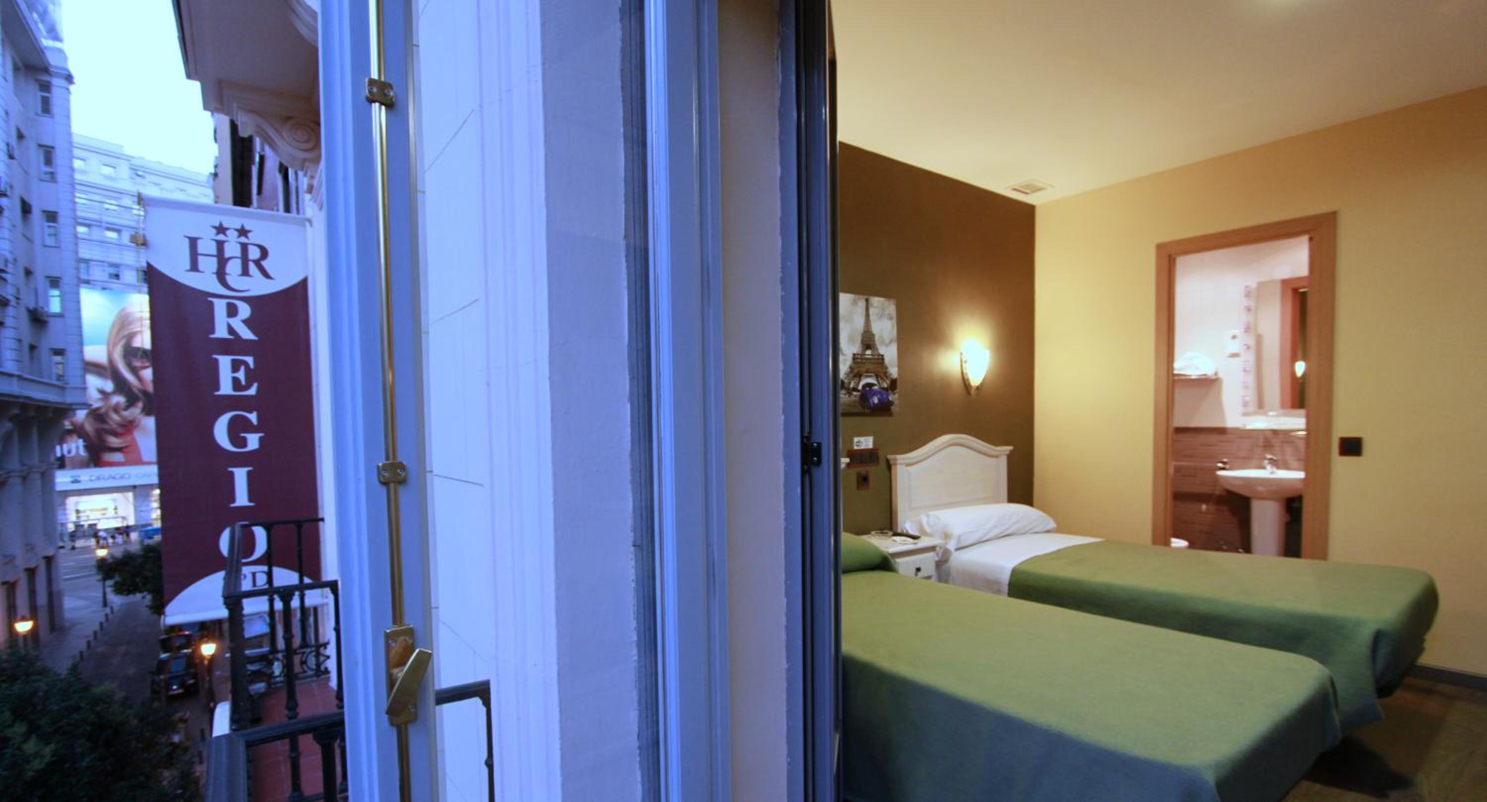 Twin Room - Photo 18