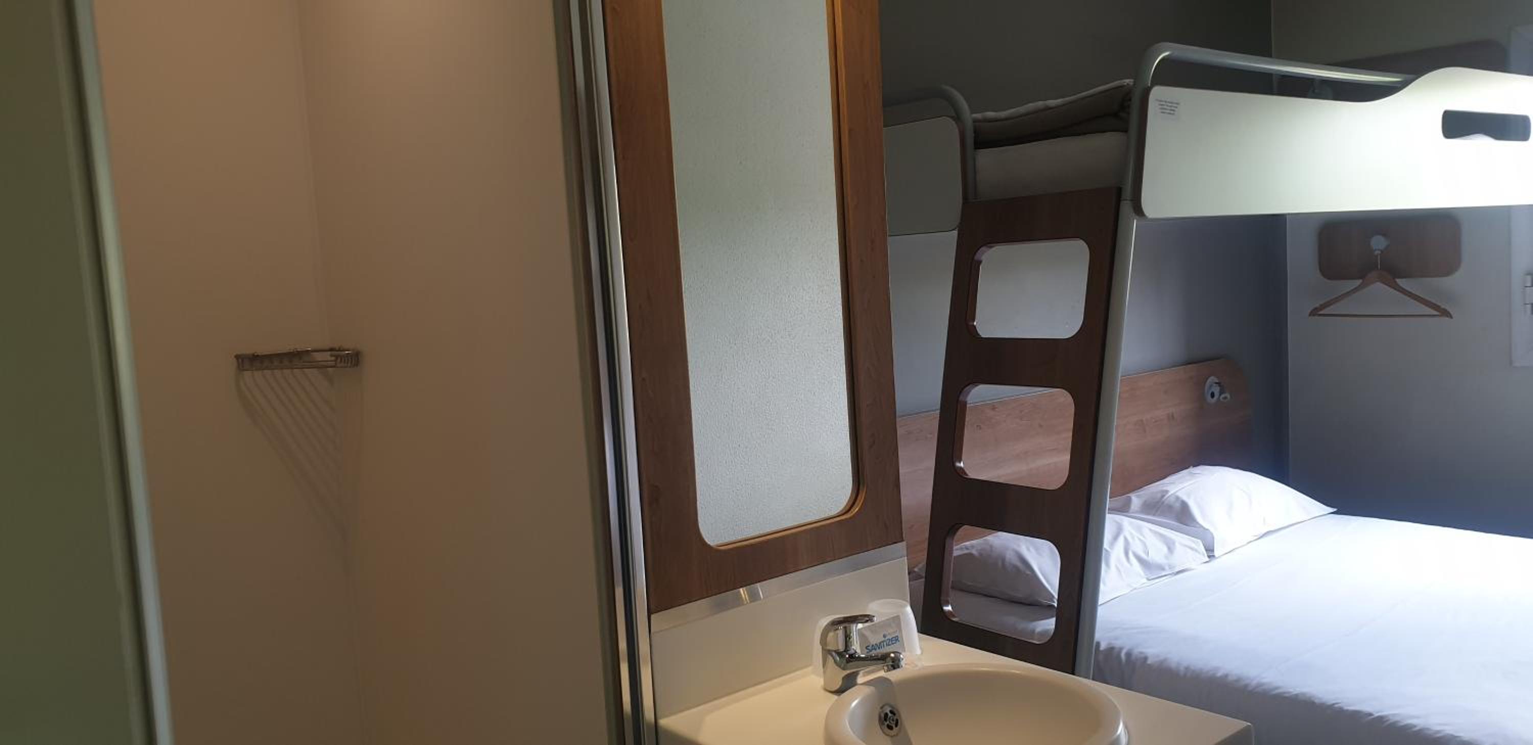 Standard Triple Room (Nonsmoking) photo 1